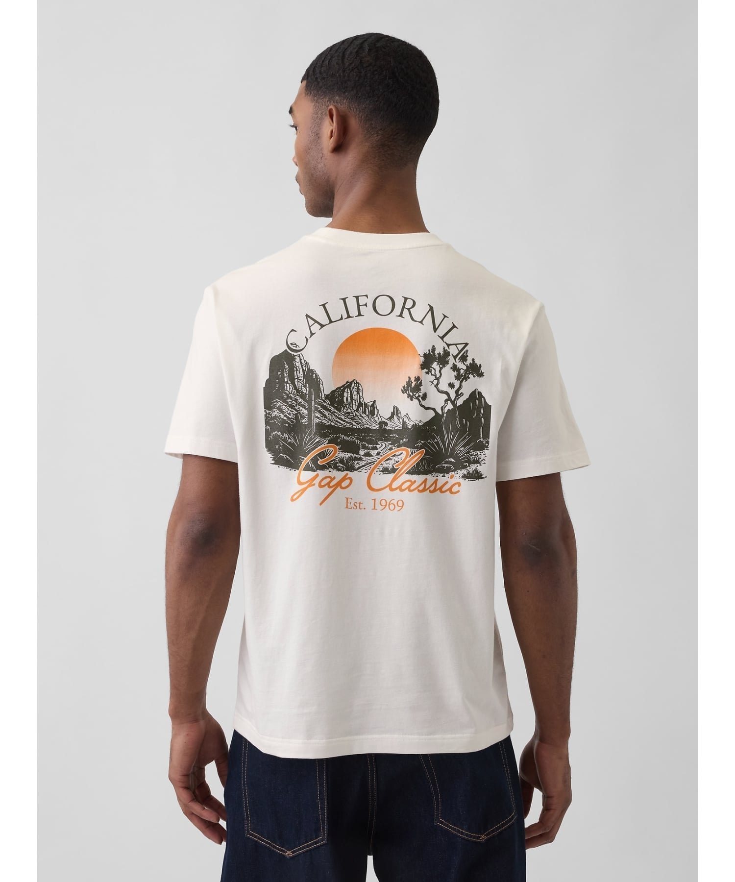 【ギャップ/GAP】のエブリディ ソフト リラックスフィット グラフィックTシャツ インテリア・キッズ・メンズ・レディースファッション・服の通販 founy(ファウニー) 　ファッション　Fashion　レディースファッション　Fashion for Women　トップス・カットソー　Cut & Sew Tops　シャツ・ブラウス・オフィスカジュアル　Elegant Blouses & Button-Ups　ロングTシャツ・Tシャツ　Longline T-Shirts & Tees　グラフィック　Graphic, Graphic Design　ショルダー　Shoulder, Shoulder Strap　ストレート　Straight, Straight Cut　ドロップ　Drop Shoulder, Dropped Style　フィット　Fit, Slim Fit　フロント　Front, Front Design　リラックス　Relax, Relaxed Fit　半袖　Short Sleeve, Half Sleeve　NEW_OFF_WHITE_V2|ID: prp329100004987161 ipo3291000000037359533