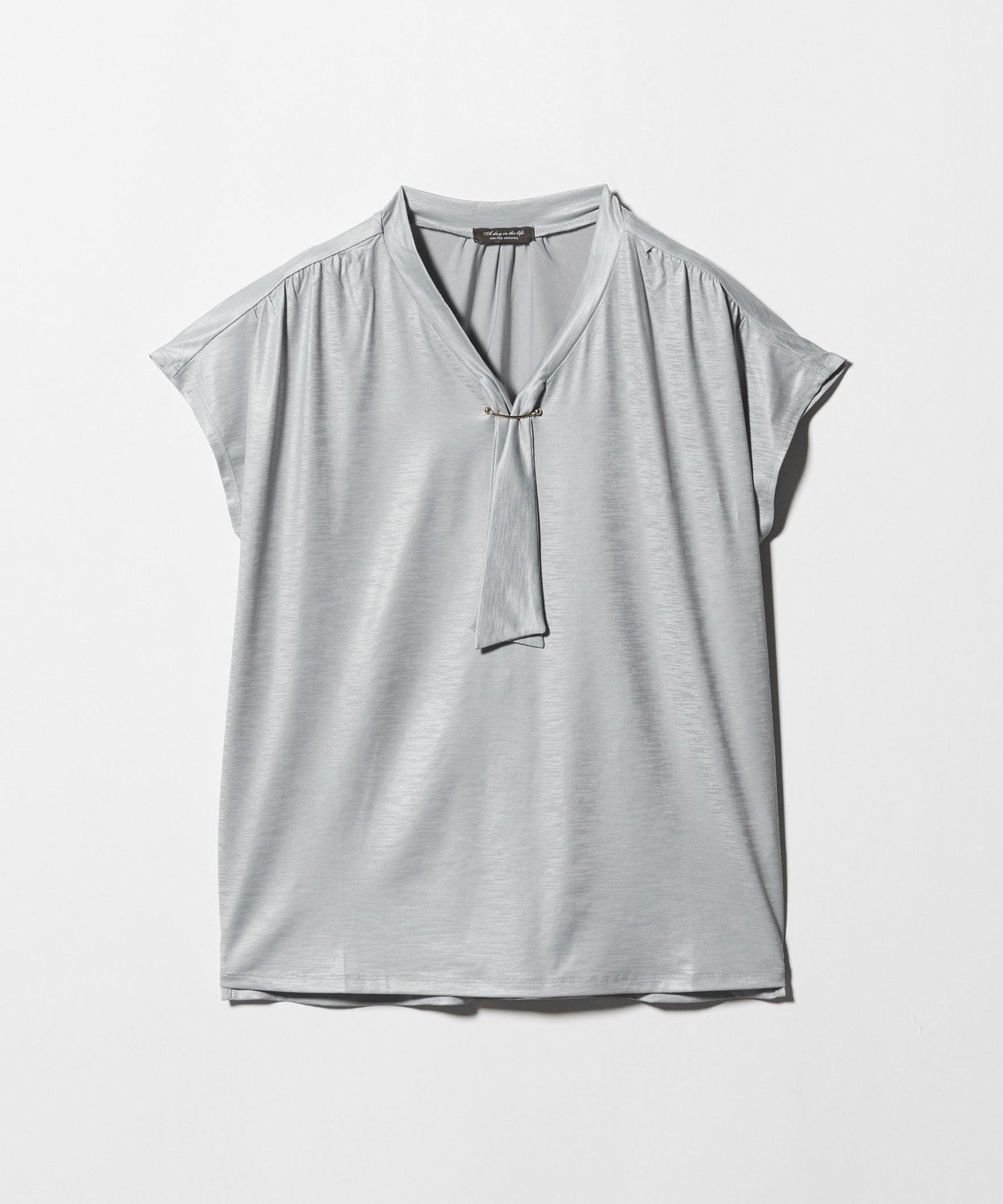 【ユナイテッドアローズ/UNITED ARROWS】のシャイニー ブラウスライクカットソー A DAY IN THE LIFE インテリア・キッズ・メンズ・レディースファッション・服の通販 founy(ファウニー) 　ファッション　Fashion　レディースファッション　Fashion for Women　トップス・カットソー　Cut & Sew Tops　シャツ・ブラウス・オフィスカジュアル　Elegant Blouses & Button-Ups　カットソー・ベーシックTシャツ　Cut-and-Sewn Tops / Stretch Tees & Basics　インナー　Innerwear　カットソー　Cut and Sewn Top　シャイニー　Shiny, Glossy Finish　ジャケット　Jacket, Outerwear　トレンド　Trend, Trending Now　バランス　Balance, Style Balance　アウトレット　Outlet / Clearance　おすすめ　Recommended / Our Picks　エレガント 上品　Elegant　ビジネス 仕事 通勤　Business / Work / Commuting　LT.GRAY|ID: prp329100004987164 ipo3291000000037359545