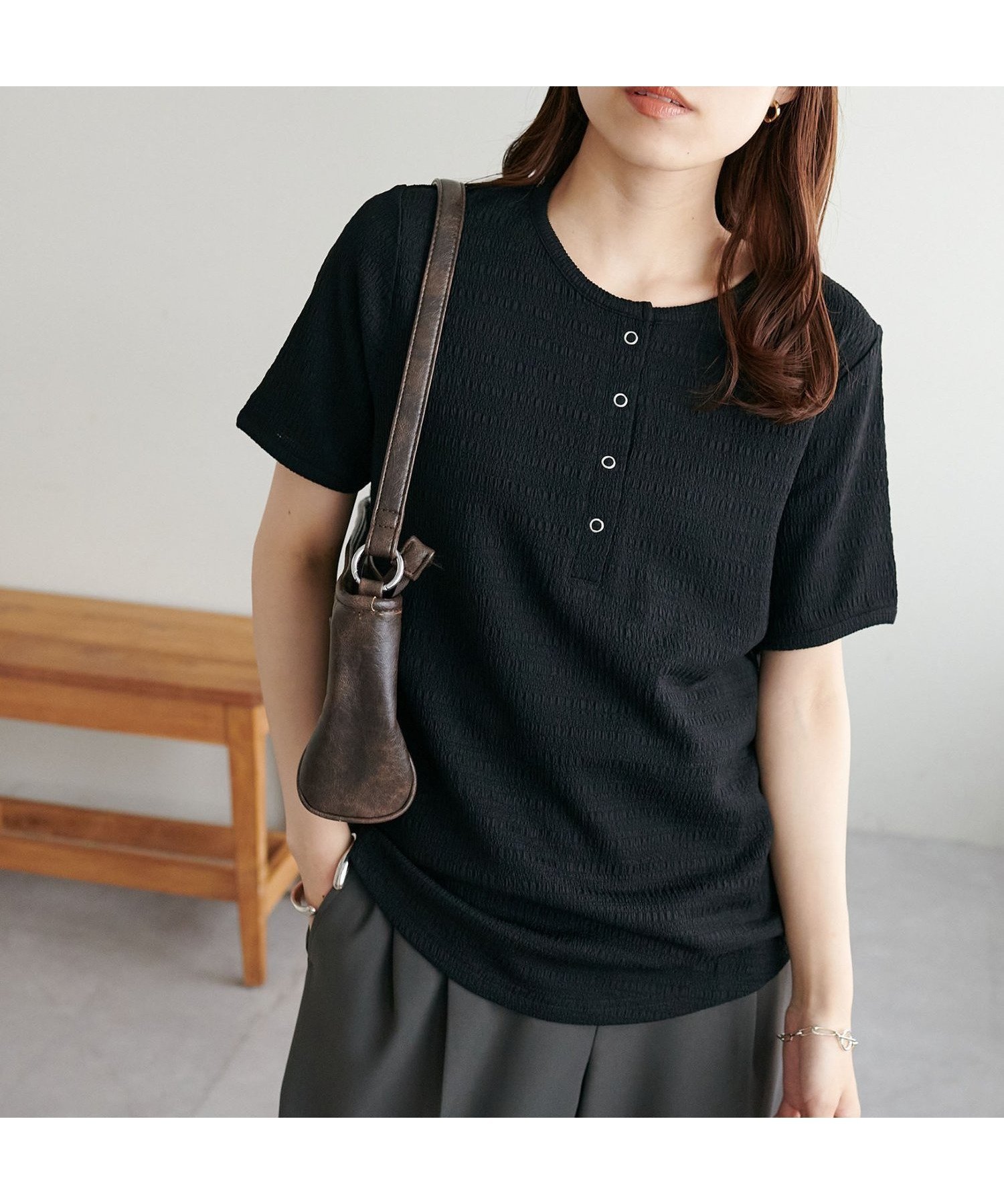 【ディスコート/Discoat】の【WEB限定】ジャガードリングドット半袖Tシャツ インテリア・キッズ・メンズ・レディースファッション・服の通販 founy(ファウニー) 　ファッション　Fashion　レディースファッション　Fashion for Women　トップス・カットソー　Cut & Sew Tops　シャツ・ブラウス・オフィスカジュアル　Elegant Blouses & Button-Ups　ロングTシャツ・Tシャツ　Longline T-Shirts & Tees　カットジャガード　Cut Jacquard　コンパクト　Compact, Small Size　シンプル　Simple, Minimal　スタイリッシュ　Stylish, Fashionable　デニム　Denim, Jeans Material　フロント　Front, Front Design　ボトム　Bottoms, Lower Wear　リラックス　Relax, Relaxed Fit　ワイド　Wide, Wide Fit　半袖　Short Sleeve, Half Sleeve　ブラック|ID: prp329100004987174 ipo3291000000037359599