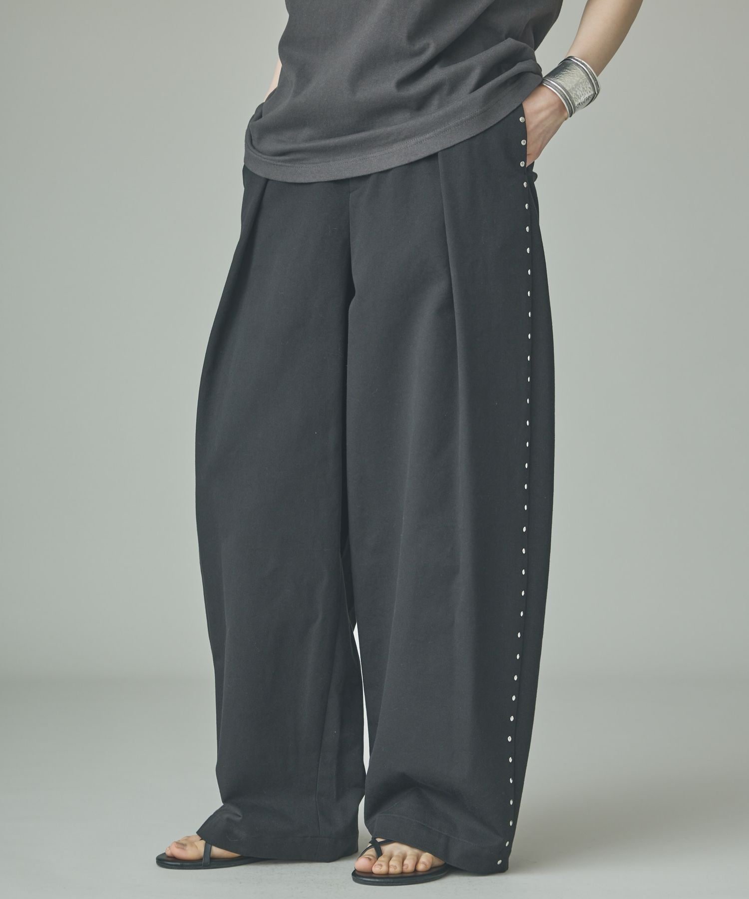【カレンソロジー/Curensology】のコットンワッシャースタッズパンツ インテリア・キッズ・メンズ・レディースファッション・服の通販 founy(ファウニー) 　ファッション　Fashion　レディースファッション　Fashion for Women　パンツ　Pants & Trousers　ウォッシャブル　Machine Washable　エレガント 上品　Elegant　ヴィンテージ　Vintage Style　シンプル　Simple, Minimal　スタッズ　Studs, Metal Accents　バランス　Balance, Style Balance　羽織　Haori, Light Jacket　ワッシャー　Washer, Crinkled Finish　おすすめ　Recommended / Our Picks　夏　Summer　ブラック|ID: prp329100004987177 ipo3291000000037359613
