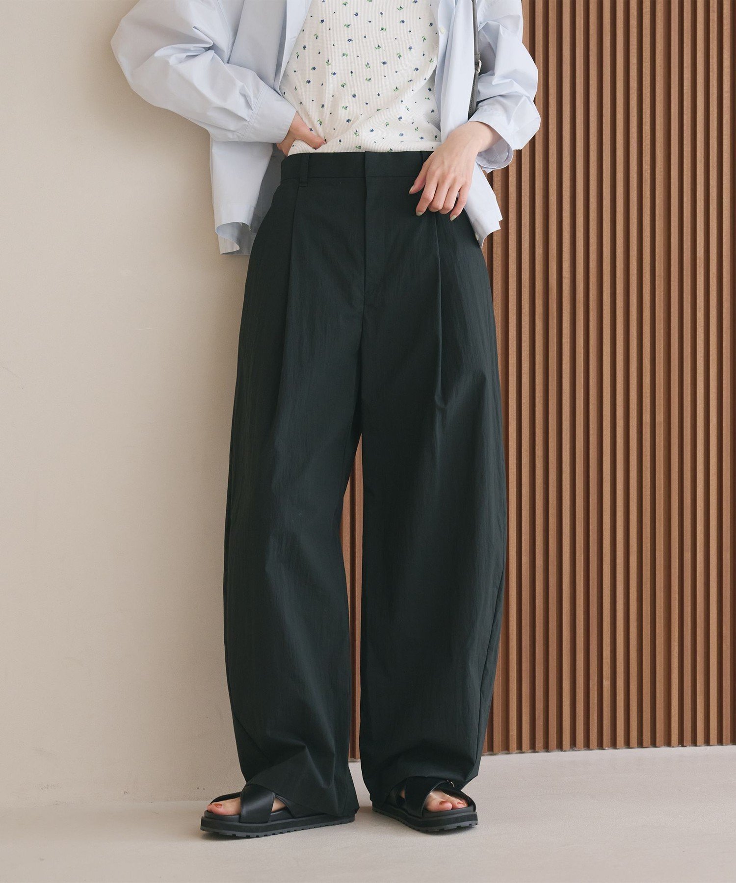 【ビューティ&ユース ユナイテッドアローズ/BEAUTY&YOUTH / UNITED ARROWS】のタックカーブパンツ ウォッシャブル 接触冷感 インテリア・キッズ・メンズ・レディースファッション・服の通販 founy(ファウニー) 　ファッション　Fashion　レディースファッション　Fashion for Women　パンツ　Pants & Trousers　ウォッシャブル　Machine Washable　カットソー　Cut and Sewn Top　カーディガン　Cardigan, Knitwear　コンパクト　Compact, Small Size　サマー　Summer, Summer Style　ショート　Short, Short Length　シンプル　Simple, Minimal　タイプライター　Typewriter Fabric, Crisp Cotton　トレンド　Trend, Trending Now　おすすめ　Recommended / Our Picks　BLACK|ID: prp329100004987180 ipo3291000000037359651