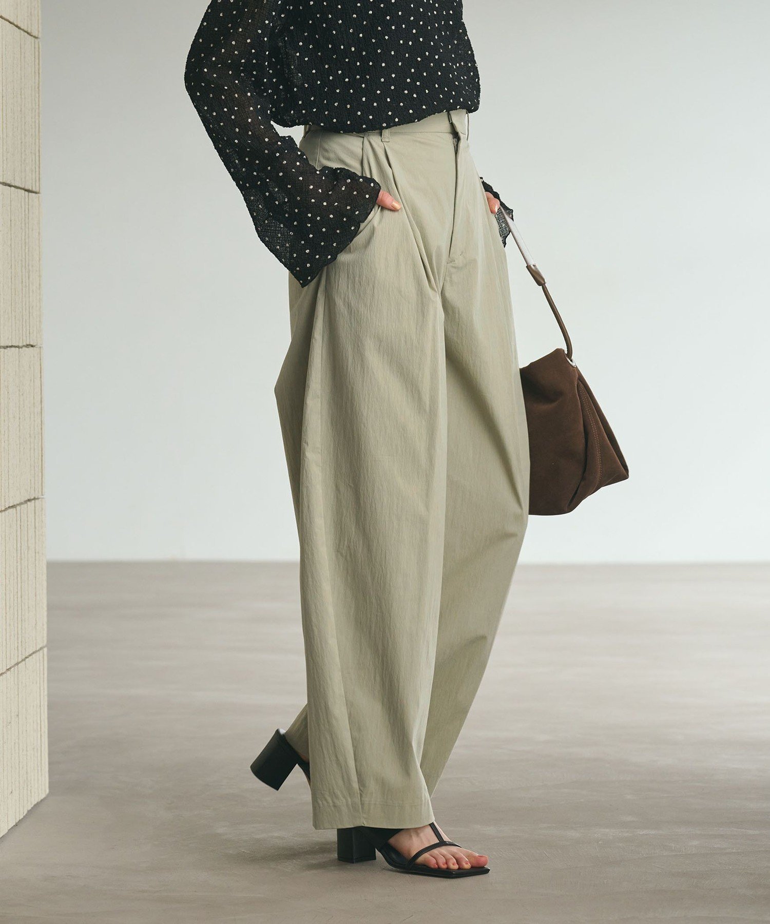 【ビューティ&ユース ユナイテッドアローズ/BEAUTY&YOUTH / UNITED ARROWS】のタックカーブパンツ ウォッシャブル 接触冷感 インテリア・キッズ・メンズ・レディースファッション・服の通販 founy(ファウニー) 　ファッション　Fashion　レディースファッション　Fashion for Women　パンツ　Pants & Trousers　ウォッシャブル　Machine Washable　カットソー　Cut and Sewn Top　カーディガン　Cardigan, Knitwear　コンパクト　Compact, Small Size　サマー　Summer, Summer Style　ショート　Short, Short Length　シンプル　Simple, Minimal　タイプライター　Typewriter Fabric, Crisp Cotton　トレンド　Trend, Trending Now　おすすめ　Recommended / Our Picks　LIME|ID: prp329100004987180 ipo3291000000037359652