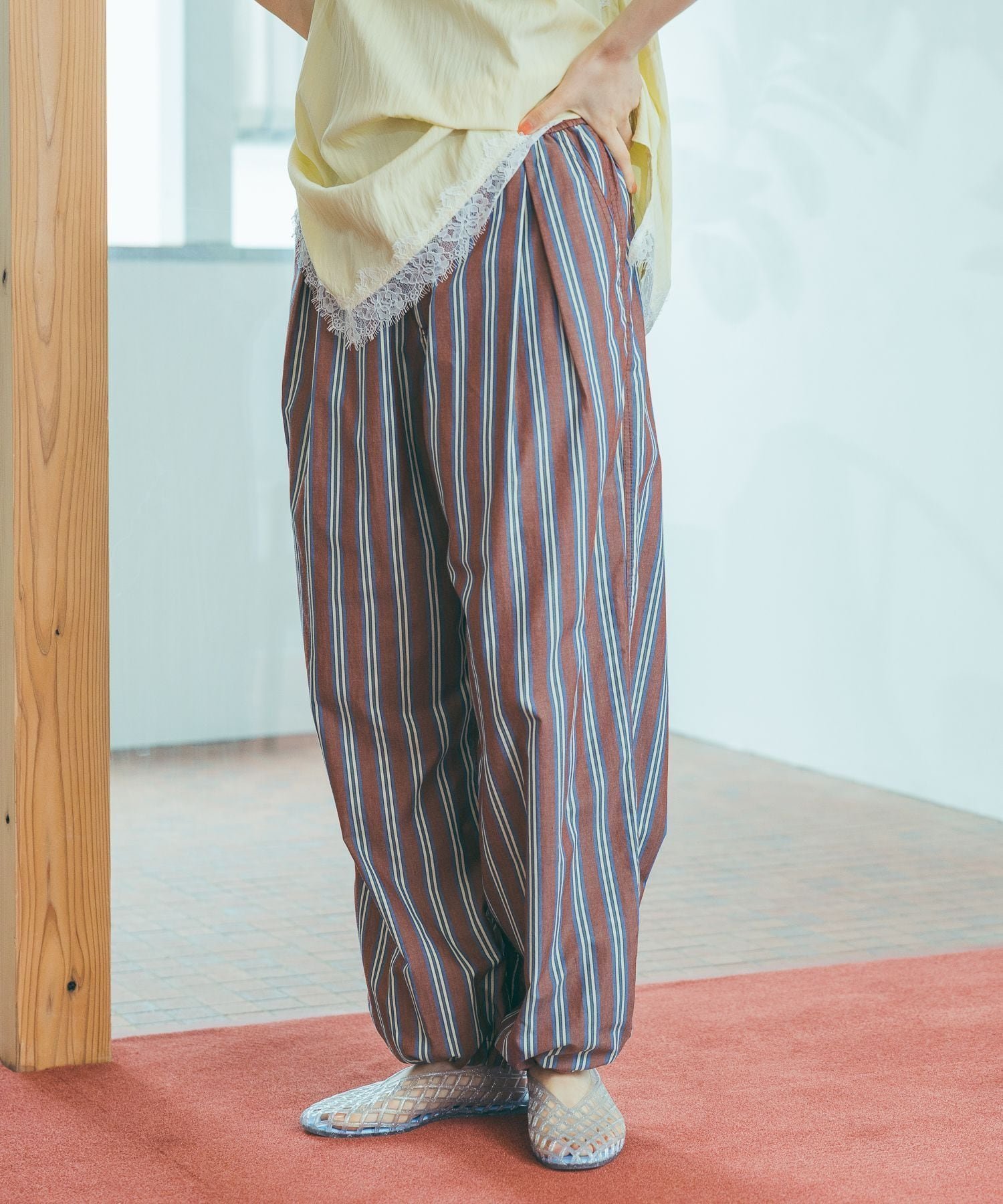 【ニコアンド/niko and】のGardenタックプリントパンツ インテリア・キッズ・メンズ・レディースファッション・服の通販 founy(ファウニー) 　ファッション　Fashion　レディースファッション　Fashion for Women　パンツ　Pants & Trousers　おすすめ　Recommended / Our Picks　エレガント 上品　Elegant　ギンガム　Gingham, Gingham Fabric　シンプル　Simple, Minimal　ストライプ　Stripe, Striped Pattern　チェック　Check, Plaid, Tartan　ポケット　Pocket, Pocket Detail　リラックス　Relax, Relaxed Fit　ワイド　Wide, Wide Fit　無地　Plain, Solid Color　レッドブラウン|ID: prp329100004987188 ipo3291000000037359691