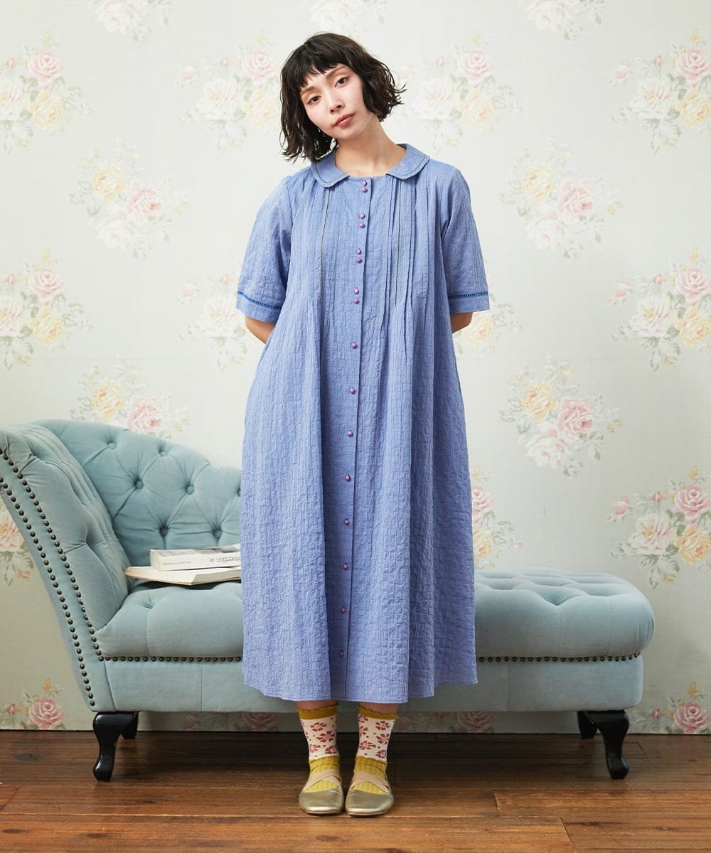 【ホコモモラ/Jocomomola】のシャーリングシャンブレーワンピース インテリア・キッズ・メンズ・レディースファッション・服の通販 founy(ファウニー) 　ファッション　Fashion　レディースファッション　Fashion for Women　ワンピース　Dresses　おすすめ　Recommended / Our Picks　カーディガン　Cardigan, Knitwear　シャンブレー　Chambray, Denim-Like Fabric　シャーリング　Shirring, Ruched　シンプル　Simple, Minimal　ジャケット　Jacket, Outerwear　ペチコート　Petticoat, Underskirt　ポケット　Pocket, Pocket Detail　レース　Lace, Lace Fabric　ロング　Long, Long-Length　冬　Winter / This Winter　夏　Summer　定番　Standard, Basic Item　春　Spring　秋　Autumn　羽織　Haori, Light Jacket　ブルー|ID: prp329100004987286 ipo3291000000037360079
