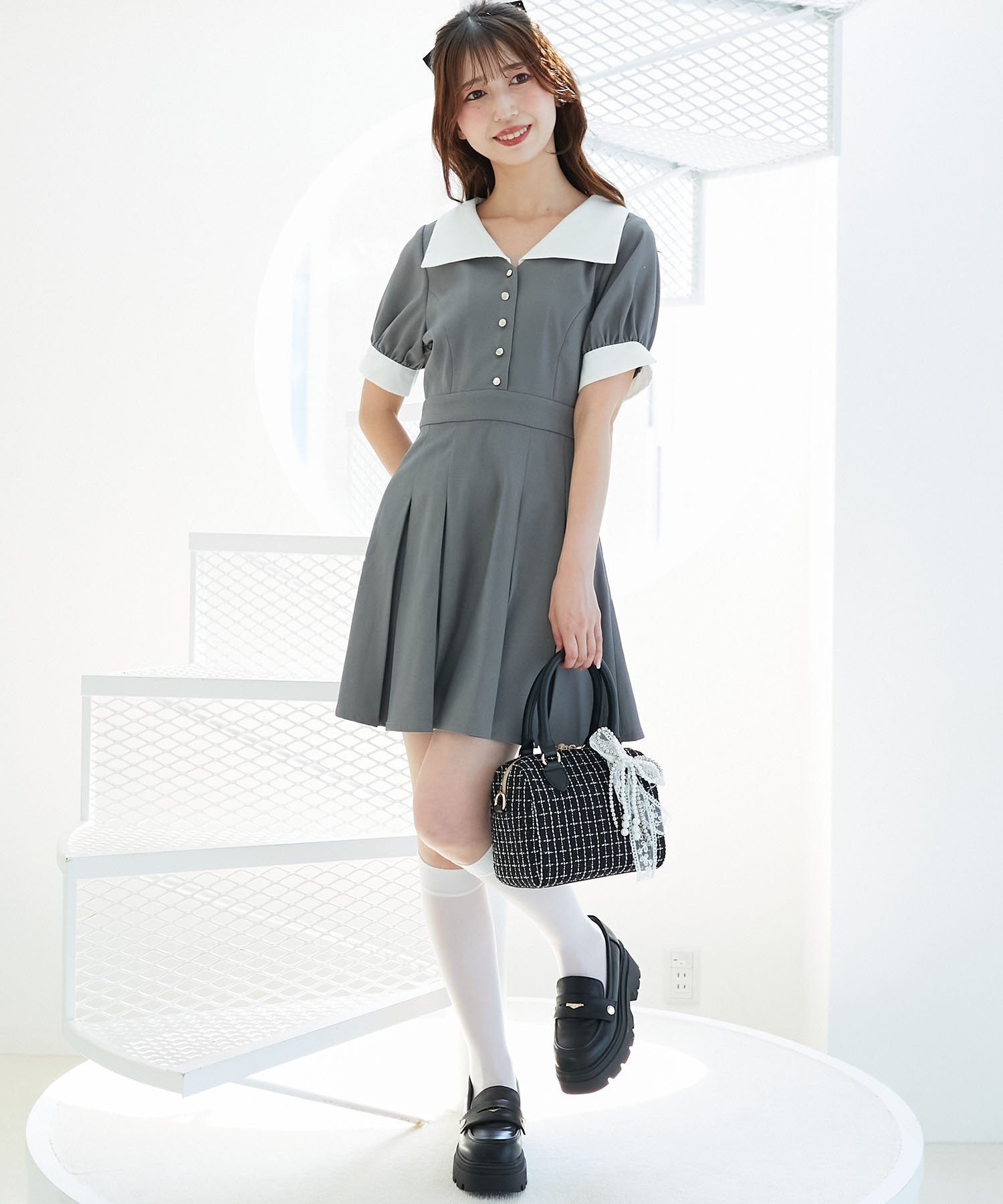 【マジェスティック レゴン/MAJESTIC LEGON】の衿配色ミニワンピース 大人の最旬トレンドファッション&コーディネート founy(ファウニー) ファッション Fashion レディースファッション Fashion for Women ワンピース Dresses カフス Cuff Design シャーリング Shirring, Ruched シンプル Simple, Minimal ダウン Down, Puffer フィット Fit, Slim Fit フレア Flare, Flared ミュール Mule, Backless Shoes 再入荷 Restock / Back in Stock エレガント 上品 Elegant other-1|ID: prp329100004987297 ipo3291000000037360122