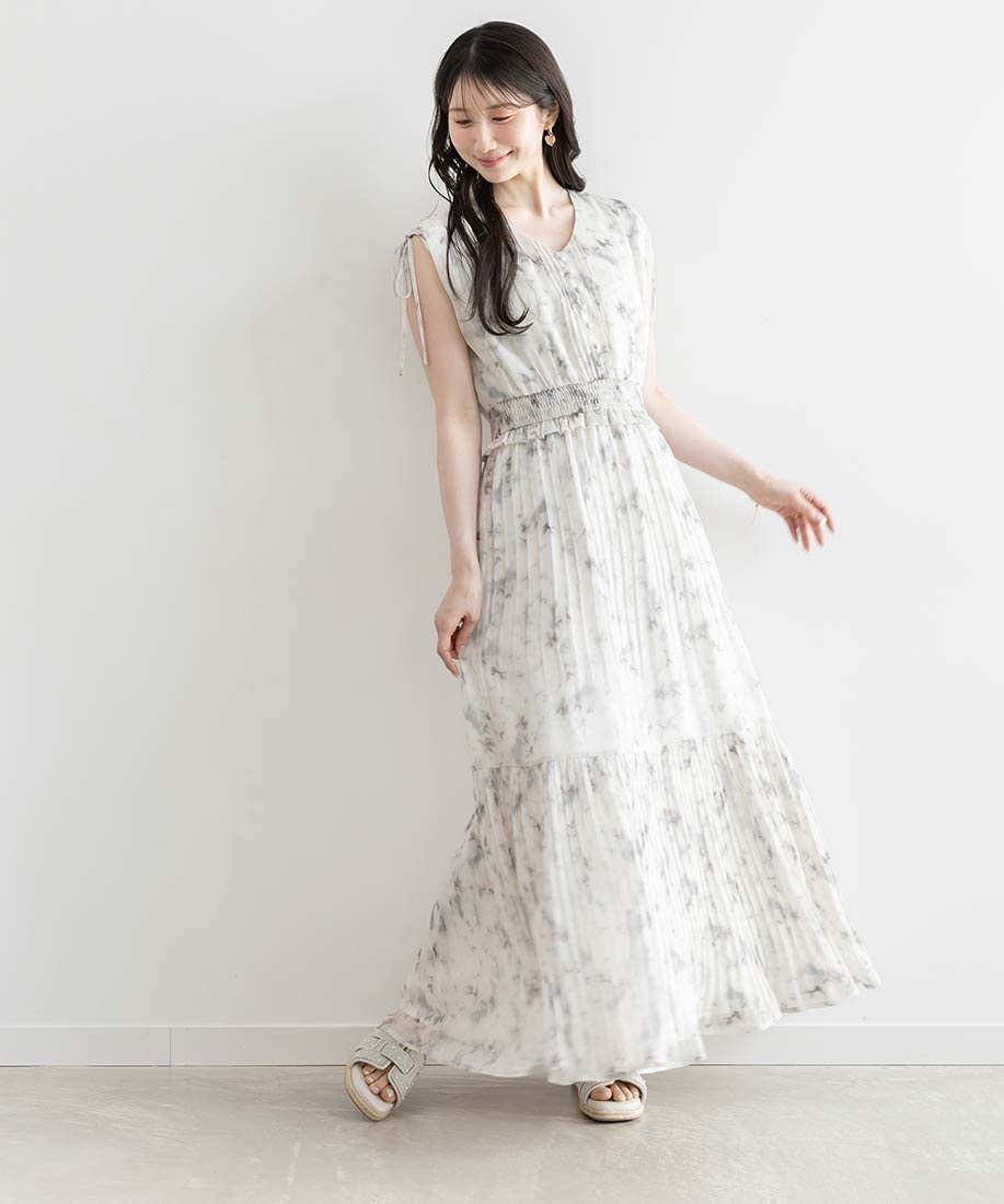 【ランダ/RANDA】のプリーツティアードシフォンワンピース インテリア・キッズ・メンズ・レディースファッション・服の通販 founy(ファウニー) 　ファッション　Fashion　レディースファッション　Fashion for Women　ワンピース　Dresses　サンダル　Sandals, Summer Shoes　シアー　Sheer, See-Through　シフォン　Chiffon, Lightweight Fabric　シャーリング　Shirring, Ruched　ジャケット　Jacket, Outerwear　デニム　Denim, Jeans Material　ドローストリング　Drawstring, Pull Cord　バランス　Balance, Style Balance　フィット　Fit, Slim Fit　フロント　Front, Front Design　プリーツ　Pleats, Pleated　おすすめ　Recommended / Our Picks　夏　Summer　エレガント 上品　Elegant　BLUE|ID: prp329100004987301 ipo3291000000037360140