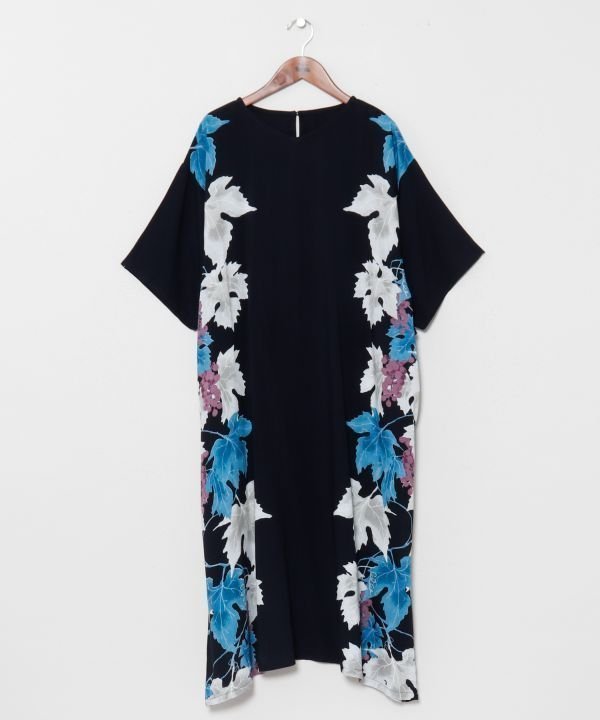 【アミナコレクション/Amina Collection】の【カヤ】蔓房ワンピース インテリア・キッズ・メンズ・レディースファッション・服の通販 founy(ファウニー) 　ファッション　Fashion　レディースファッション　Fashion for Women　ワンピース　Dresses　モチーフ　Motif, Design Theme　半袖　Short Sleeve, Half Sleeve　スミクロ|ID: prp329100004987327 ipo3291000000037360264