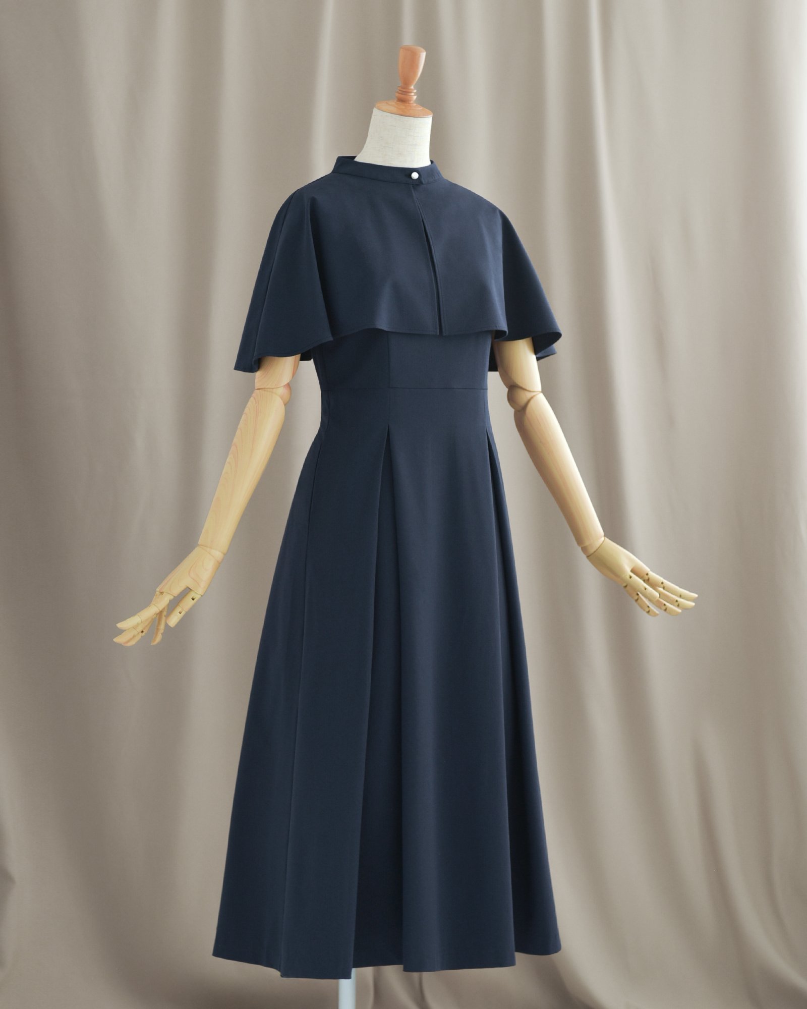 【レジーナリスレ/Regina Risurre】の【ケープ ワンピース ソフィー】 インテリア・キッズ・メンズ・レディースファッション・服の通販 founy(ファウニー) 　ファッション　Fashion　レディースファッション　Fashion for Women　ワンピース　Dresses　ツイル　Twist, Twisted Detail　ノースリーブ　Sleeveless, No-Sleeve　エレガント 上品　Elegant　神戸 ネイビー|ID: prp329100004987371 ipo3291000000037360501