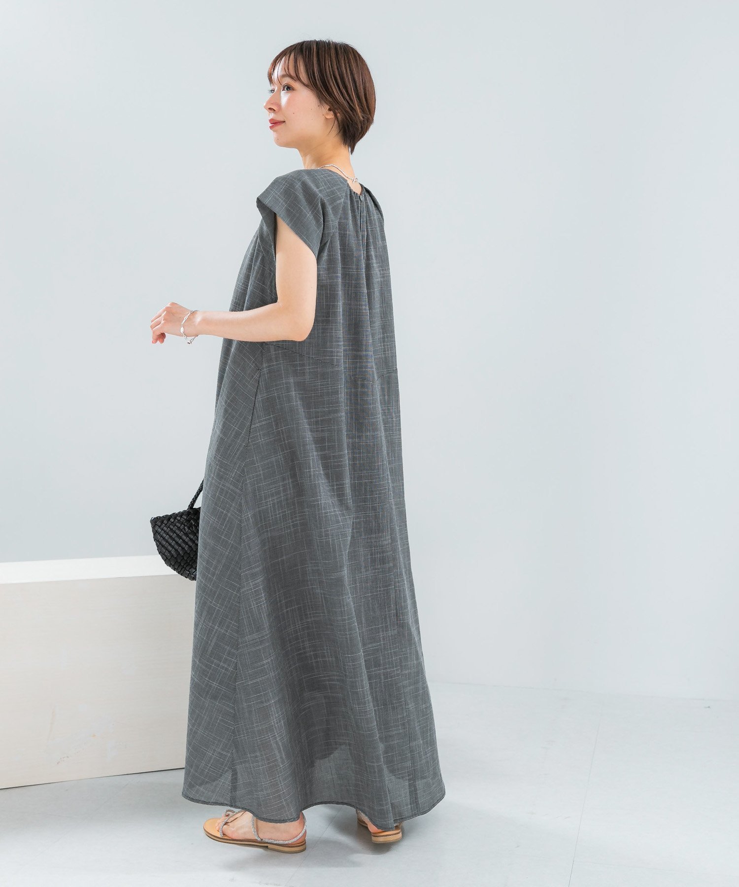 【アーバンリサーチ ロッソ/URBAN RESEARCH ROSSO】のデザインスリーブマキシワンピース インテリア・キッズ・メンズ・レディースファッション・服の通販 founy(ファウニー) 　ファッション　Fashion　レディースファッション　Fashion for Women　ワンピース　Dresses　マキシ丈ワンピース・ロングドレス　Maxi Dresses / Long One-Pieces　アクセサリー　Fashion Accessories　サンダル　Sandals, Summer Shoes　シンプル　Simple, Minimal　スニーカー　Sneakers, Trainers　スリーブ　Sleeve, Long Sleeve / Short Sleeve　ポケット　Pocket, Pocket Detail　マキシ　Maxi, Full Length　ミックス　Mix, Mixed Style　リラックス　Relax, Relaxed Fit　S/S・春夏　SS, Spring/Summer, Warm Season　おすすめ　Recommended / Our Picks　夏　Summer　エレガント 上品　Elegant　2026年　2026　2026春夏・S/S　Spring/Summer 2026 SS26　ブラック|ID: prp329100004987376 ipo3291000000037360520