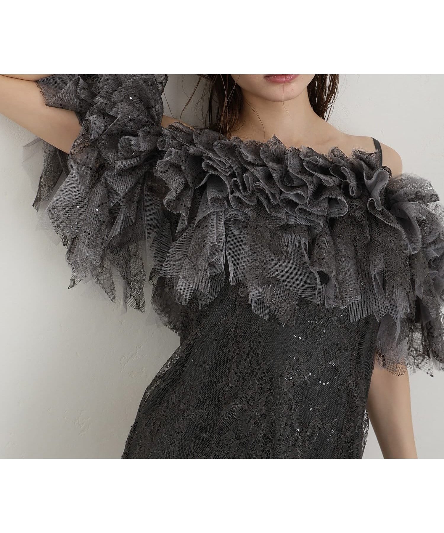 【プールヴー/PourVous】のグリッター オフショルダー 結婚式 パーティードレス オケージョンドレス インテリア・キッズ・メンズ・レディースファッション・服の通販 founy(ファウニー) 　ファッション　Fashion　レディースファッション　Fashion for Women　ワンピース　Dresses　フォーマル・パーティードレス・結婚式用ドレス　Elegant & Casual Dresses　おすすめ　Recommended / Our Picks　グリッター　Glitter, Sparkle　セレモニー　Ceremony　チュール　Tulip, Tulip Motif　デコルテ　Décolleté, Neckline　ドレス　Dress, One-Piece　フリル　Frill, Ruffle　レース　Lace, Lace Fabric　エレガント 上品　Elegant　二次会　After Party　結婚式　Wedding　チャコール|ID: prp329100004987393 ipo3291000000037360671