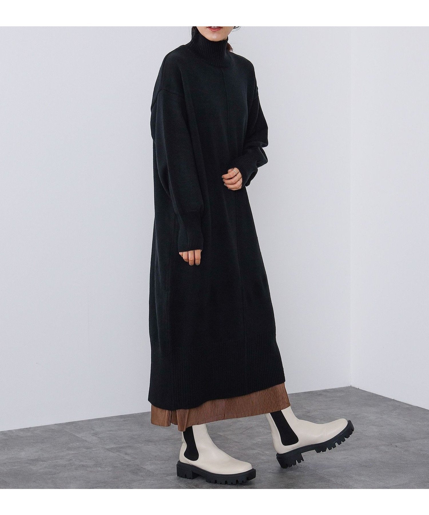 【ビームス ウイメン/BEAMS】のハイネックレイヤード ニットワンピース インテリア・キッズ・メンズ・レディースファッション・服の通販 founy(ファウニー) 　ファッション　Fashion　レディースファッション　Fashion for Women　ワンピース　Dresses　ニットワンピース　Knit Dresses　おすすめ　Recommended / Our Picks　インナー　Innerwear　サテン　Satin, Glossy Fabric　プリーツ　Pleats, Pleated　ミドル　Middle Length, Mid Height　BLACK|ID: prp329100004987414 ipo3291000000037360980