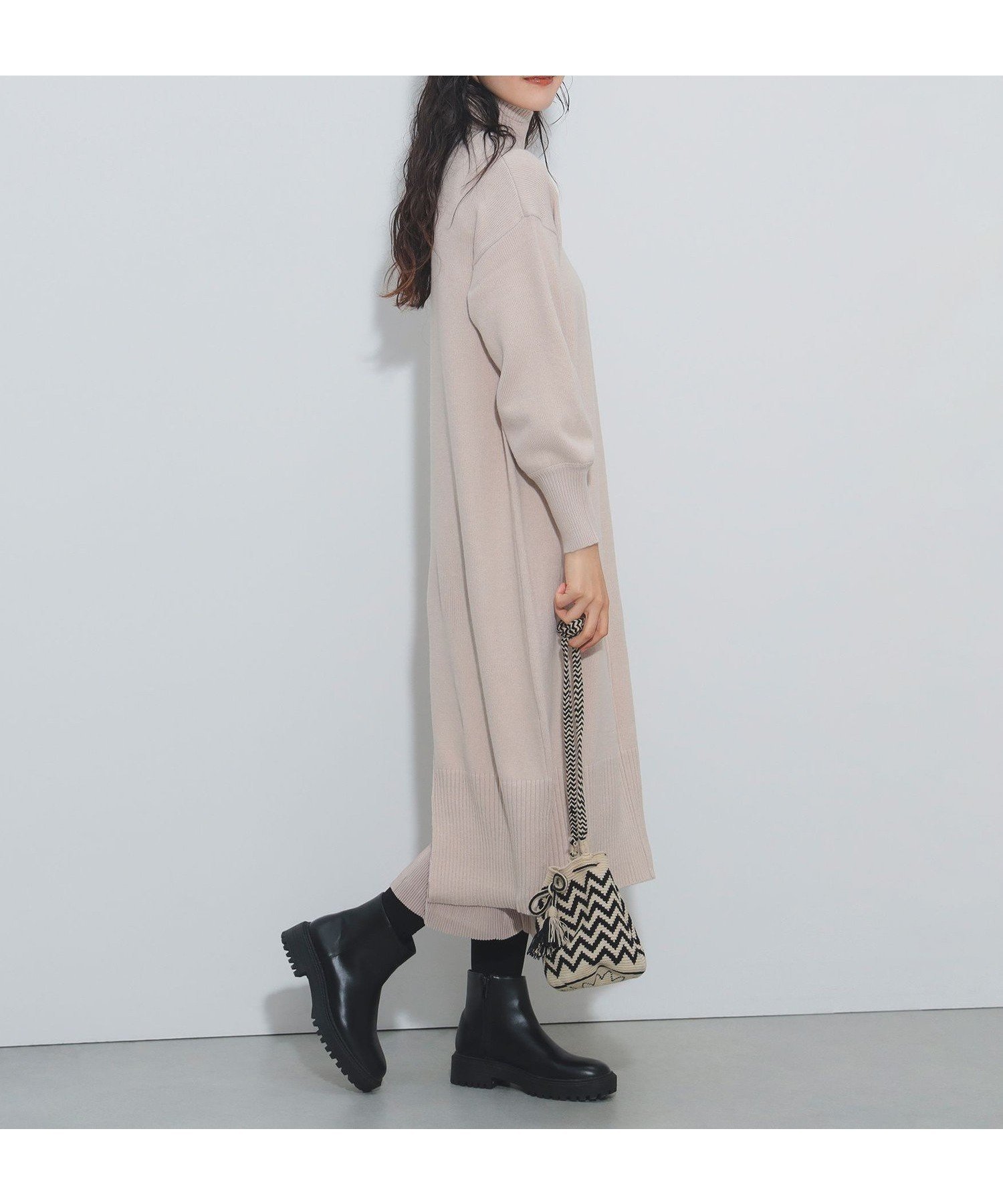 【ビームス ウイメン/BEAMS】のハイネックレイヤード ニットワンピース インテリア・キッズ・メンズ・レディースファッション・服の通販 founy(ファウニー) 　ファッション　Fashion　レディースファッション　Fashion for Women　ワンピース　Dresses　ニットワンピース　Knit Dresses　おすすめ　Recommended / Our Picks　インナー　Innerwear　サテン　Satin, Glossy Fabric　プリーツ　Pleats, Pleated　ミドル　Middle Length, Mid Height　BEIGE|ID: prp329100004987414 ipo3291000000037360981