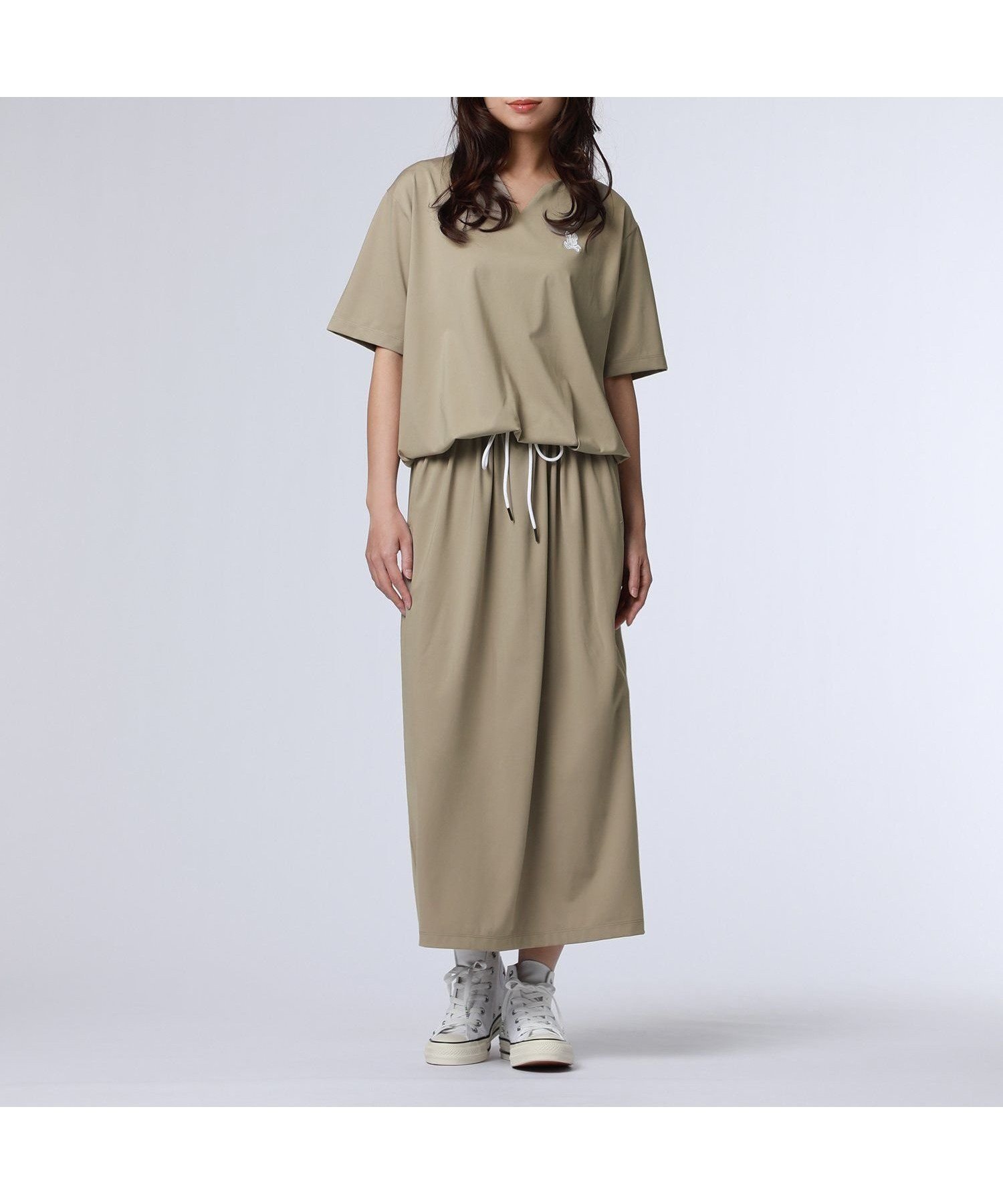 【サイコバニー/Psycho Bunny】のWOMEN キーネック ブラウジングワンピース インテリア・キッズ・メンズ・レディースファッション・服の通販 founy(ファウニー) 　ファッション　Fashion　レディースファッション　Fashion for Women　ワンピース　Dresses　春　Spring　スピンドル　Spindle, Drawcord　セットアップ　Set-Up, Coordinated Outfit　セパレート　Separate, Two-Piece　ドレープ　Drape, Draping Fabric　人気　Popular, Best Seller　フロント　Front, Front Design　ブラウジング　Blouson Silhouette, Cinched Waist　ワンポイント　One Point, Statement Accent　S/S・春夏　SS, Spring/Summer, Warm Season　夏　Summer　グレイッシュベージュ|ID: prp329100004987435 ipo3291000000037361776