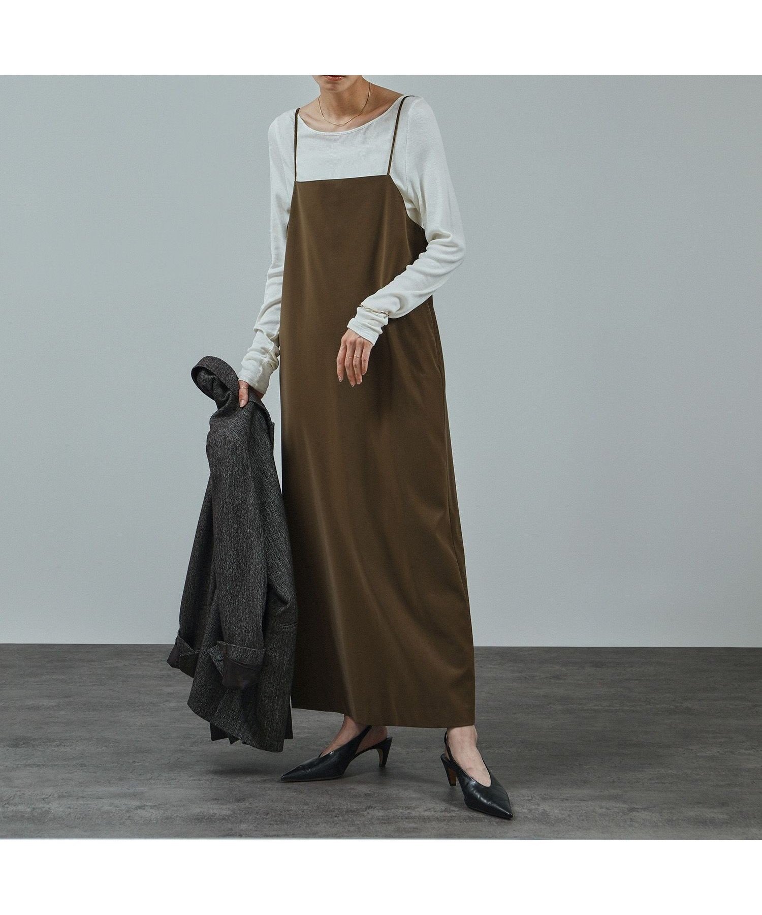【サロン アダム エ ロペ/SALON adam et rope'】のパールレザーライクキャミワンピース インテリア・キッズ・メンズ・レディースファッション・服の通販 founy(ファウニー) 　ファッション　Fashion　レディースファッション　Fashion for Women　ワンピース　Dresses　キャミソールワンピース　Camisole Dresses　インナー　Innerwear　春　Spring　カーディガン　Cardigan, Knitwear　キャミワンピース　Cami Dress, Slip Dress　ジャケット　Jacket, Outerwear　なめらか　Smooth, Silky Texture　ポケット　Pocket, Pocket Detail　ロング　Long, Long-Length　A/W・秋冬　Autumn/Winter　S/S・春夏　SS, Spring/Summer, Warm Season　夏　Summer　エレガント 上品　Elegant　ブラウン系(23)|ID: prp329100004987436 ipo3291000000037361783