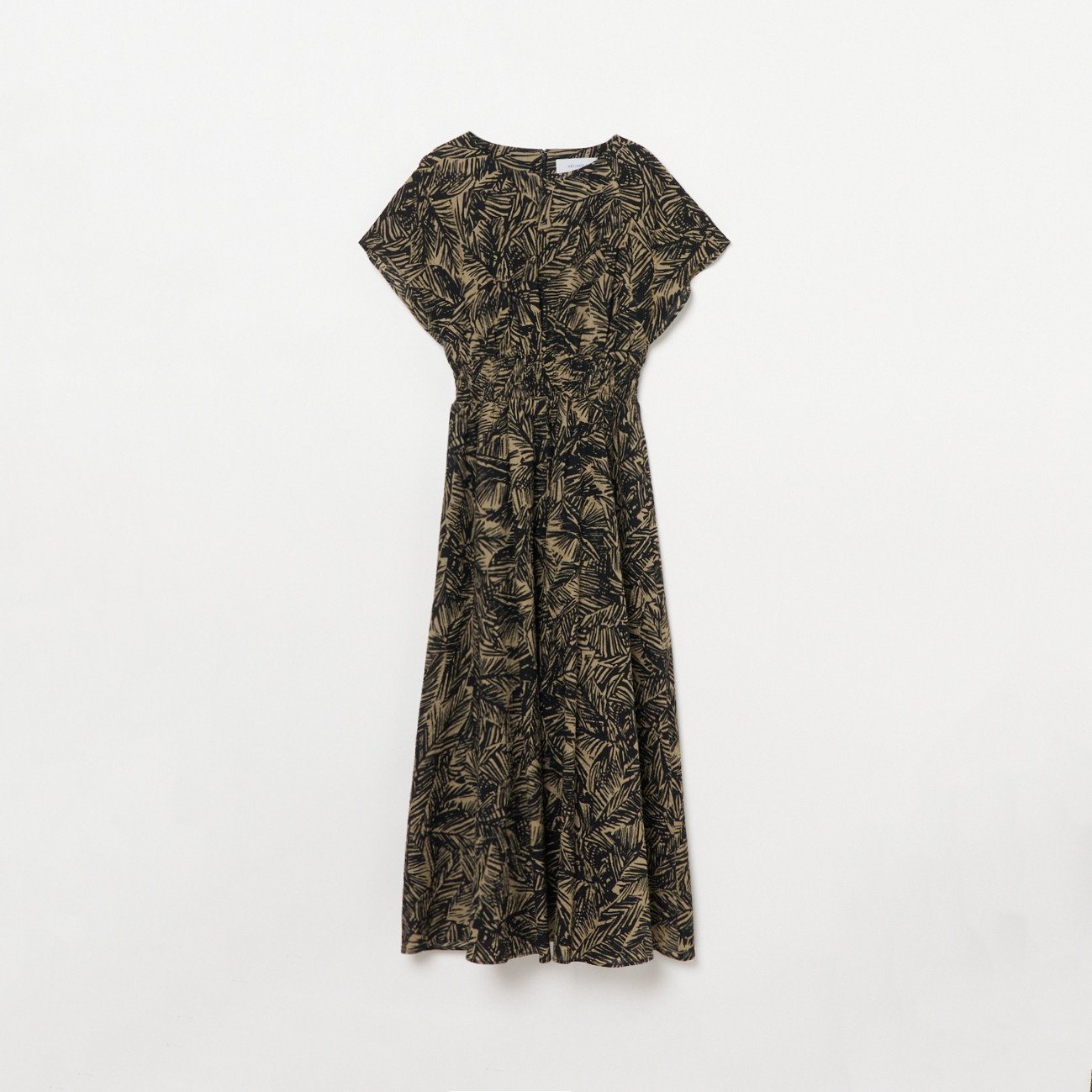 【エリオポール/heliopole】のPRINTED SEERSUCKER DRESS インテリア・キッズ・メンズ・レディースファッション・服の通販 founy(ファウニー) 　ファッション　Fashion　レディースファッション　Fashion for Women　ワンピース　Dresses　フォーマル・パーティードレス・結婚式用ドレス　Elegant & Casual Dresses　イエロー　Yellow　シャーリング　Shirring, Ruched　ドレス　Dress, One-Piece　プリント　Print, Printed Pattern　ボタニカル　Botanical, Floral Pattern　ポケット　Pocket, Pocket Detail　モダン　Modern, Contemporary　リーフ　Leaf, Botanical Leaf　人気　Popular, Best Seller　夏　Summer　春　Spring　S/S・春夏　SS, Spring/Summer, Warm Season　ブラック|ID: prp329100004987439 ipo3291000000037361800