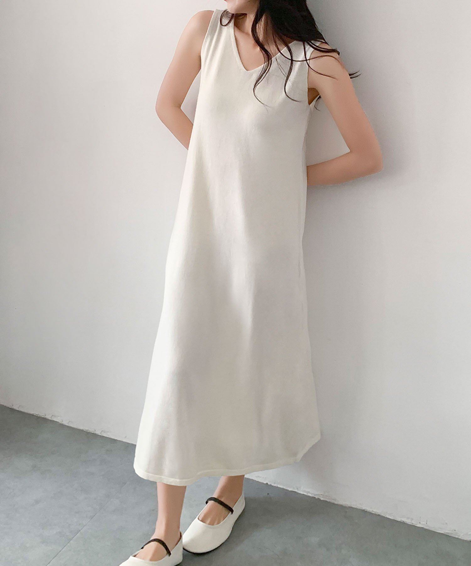 【リバーフィールド アンド コー/RIVER FIELD & Co】のVネック ノースリーブ Aライン ロングワンピース インテリア・キッズ・メンズ・レディースファッション・服の通販 founy(ファウニー) 　ファッション　Fashion　レディースファッション　Fashion for Women　ワンピース　Dresses　ノースリーブ　Sleeveless, No-Sleeve　バランス　Balance, Style Balance　フレア　Flare, Flared　ロング　Long, Long-Length　再入荷　Restock / Back in Stock　IV|ID: prp329100004987464 ipo3291000000037362097