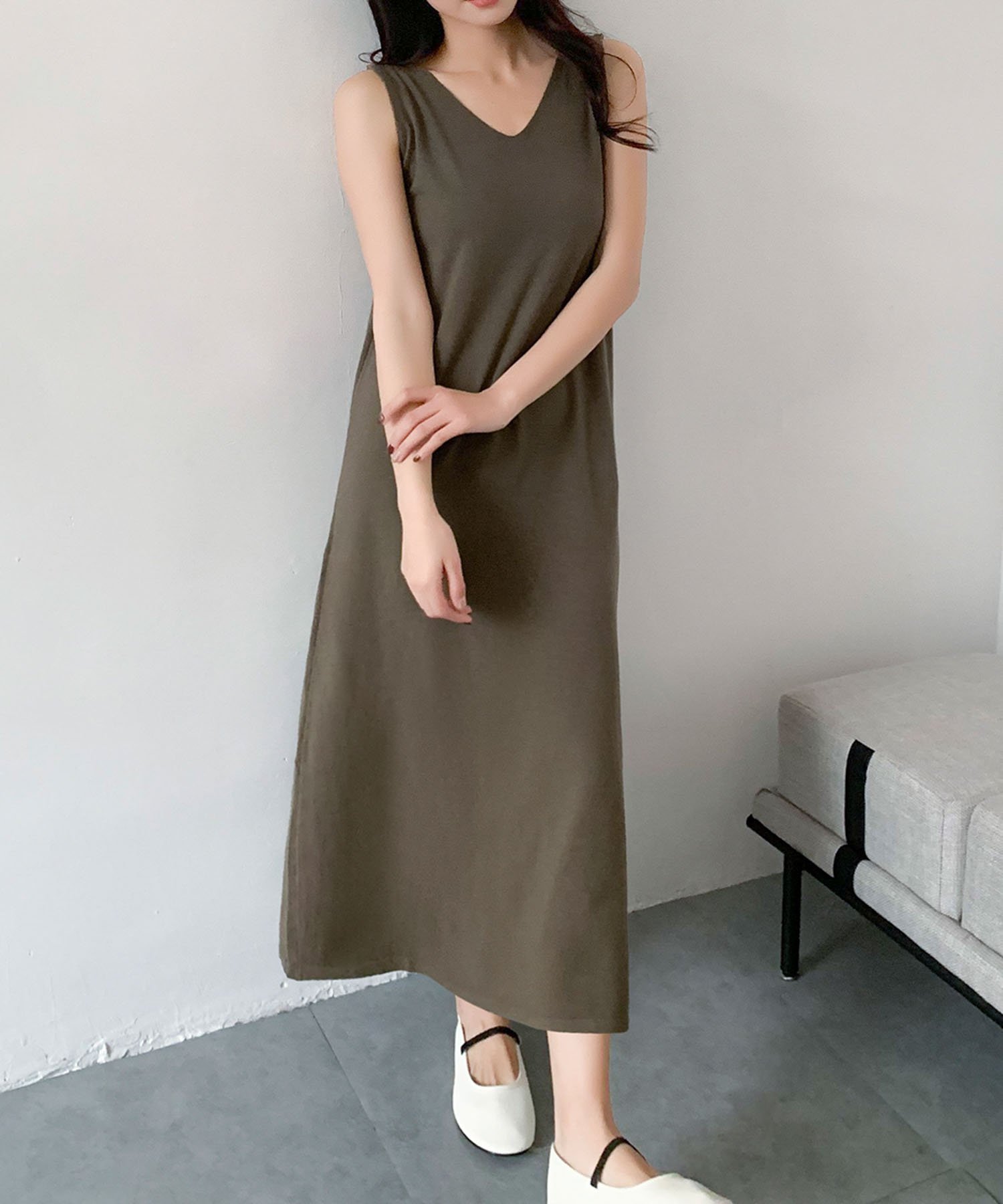 【リバーフィールド アンド コー/RIVER FIELD & Co】のVネック ノースリーブ Aライン ロングワンピース インテリア・キッズ・メンズ・レディースファッション・服の通販 founy(ファウニー) 　ファッション　Fashion　レディースファッション　Fashion for Women　ワンピース　Dresses　ノースリーブ　Sleeveless, No-Sleeve　バランス　Balance, Style Balance　フレア　Flare, Flared　ロング　Long, Long-Length　再入荷　Restock / Back in Stock　KH|ID: prp329100004987464 ipo3291000000037362098