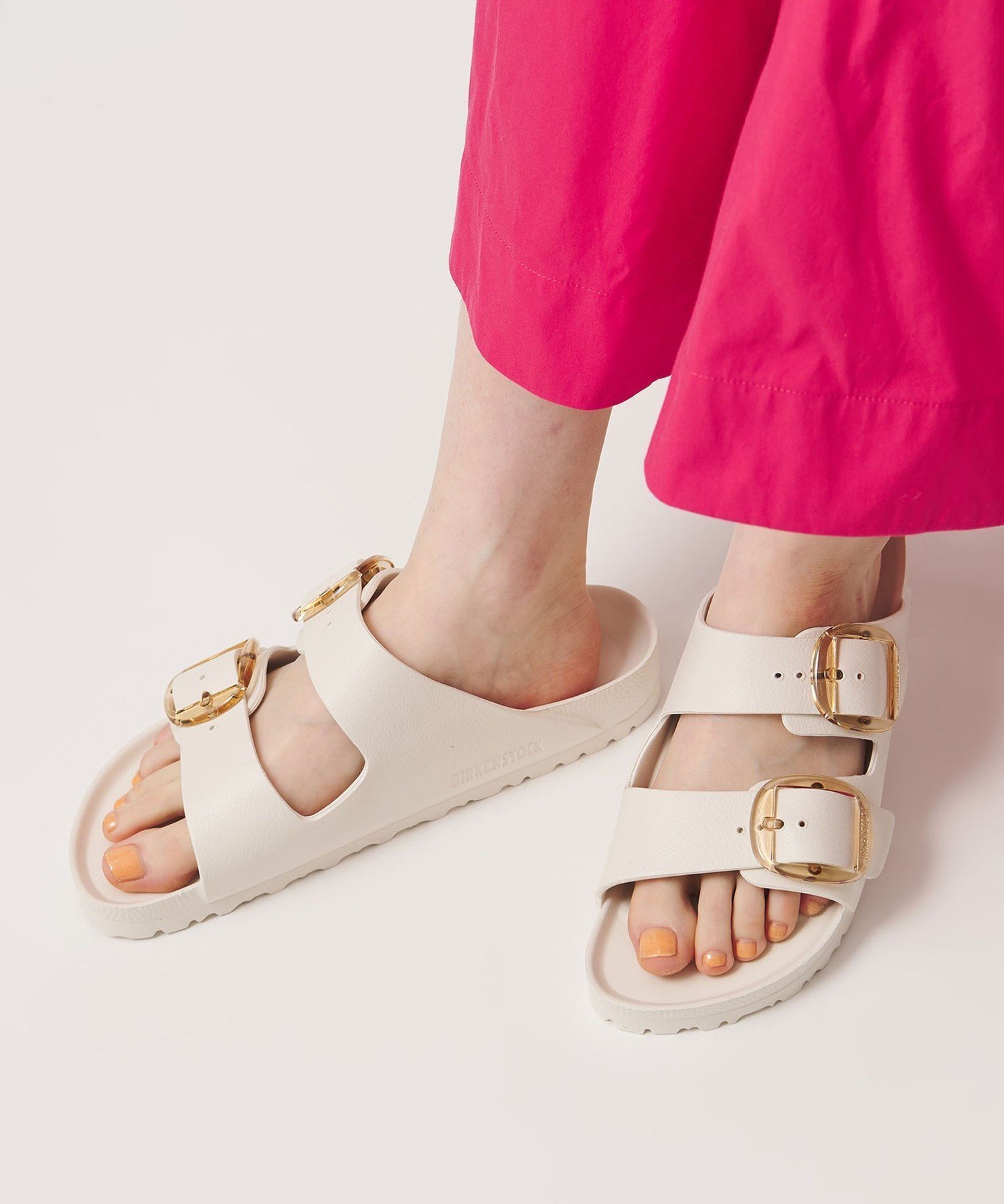 【ユナイテッドアローズ/UNITED ARROWS】のBIRKENSTOCK ARIZONA ビッグバックル EVA サンダル 大人の最旬トレンドファッション＆コーディネート founy(ファウニー) 　ファッション　Fashion　レディースファッション　Fashion for Women　バッグ　Bags　サンダル　Sandals, Summer Shoes　ソックス　Socks, Hosiery　定番　Standard, Basic Item　ビッグ　Big, Oversized　フィット　Fit, Slim Fit　リゾート　Resort, Vacation Style　レーシー　Lacy, Lace-Like　おすすめ　Recommended / Our Picks　 other-1|ID: prp329100004987527 ipo3291000000037362611