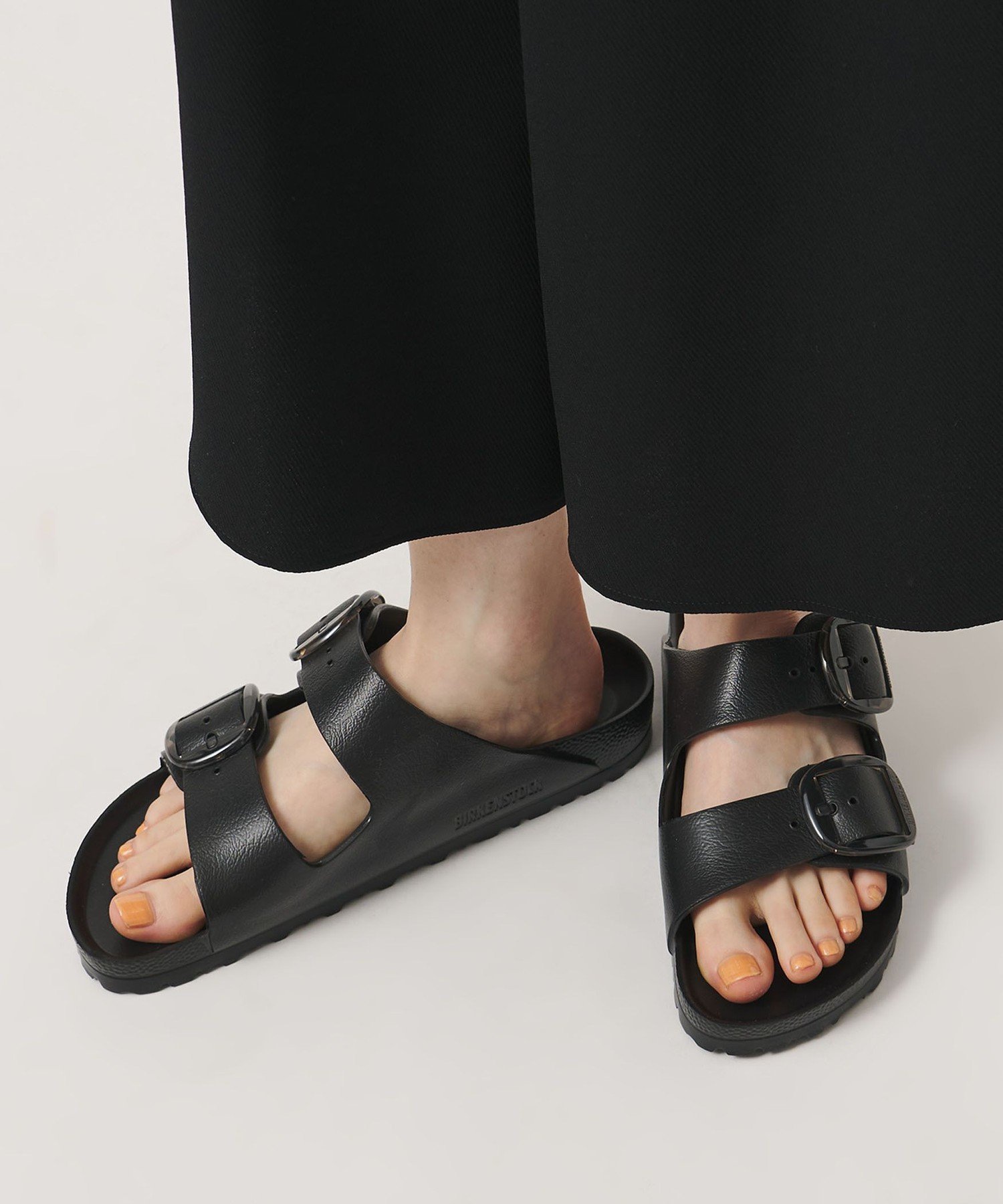 【ユナイテッドアローズ/UNITED ARROWS】のBIRKENSTOCK ARIZONA ビッグバックル EVA サンダル インテリア・キッズ・メンズ・レディースファッション・服の通販 founy(ファウニー) 　ファッション　Fashion　レディースファッション　Fashion for Women　バッグ　Bags　サンダル　Sandals, Summer Shoes　ソックス　Socks, Hosiery　定番　Standard, Basic Item　ビッグ　Big, Oversized　フィット　Fit, Slim Fit　リゾート　Resort, Vacation Style　レーシー　Lacy, Lace-Like　おすすめ　Recommended / Our Picks　BLACK|ID: prp329100004987527 ipo3291000000037362613