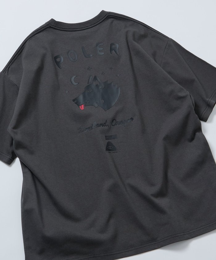 【フリークスストア/FREAK'S STORE】のPOLeR×FREAK S STORE 別注 ビッグシルエット ウルフフェイス バックプリント Tシャツ 【限定展開】 インテリア・キッズ・メンズ・レディースファッション・服の通販 founy(ファウニー) 　ファッション　Fashion　レディースファッション　Fashion for Women　トップス・カットソー　Cut & Sew Tops　シャツ・ブラウス・オフィスカジュアル　Elegant Blouses & Button-Ups　ロングTシャツ・Tシャツ　Longline T-Shirts & Tees　バッグ　Bags　2026年　2026　2026春夏・S/S　Spring/Summer 2026 SS26　おすすめ　Recommended / Our Picks　カーゴパンツ　Cargo Pants, Utility Pants　グラフィック　Graphic, Graphic Design　ショーツ　Shorts, Short Pants　シンプル　Simple, Minimal　デニム　Denim, Jeans Material　トレンド　Trend, Trending Now　ビッグ　Big, Oversized　フィット　Fit, Slim Fit　フェイス　Face, Facial Design　プリント　Print, Printed Pattern　ボトム　Bottoms, Lower Wear　モチーフ　Motif, Design Theme　リラックス　Relax, Relaxed Fit　ワイド　Wide, Wide Fit　ワンポイント　One Point, Statement Accent　人気　Popular, Best Seller　別注　Limited Edition, Custom Order　定番　Standard, Basic Item　スミクロ|ID: prp329100004987795 ipo3291000000037364978