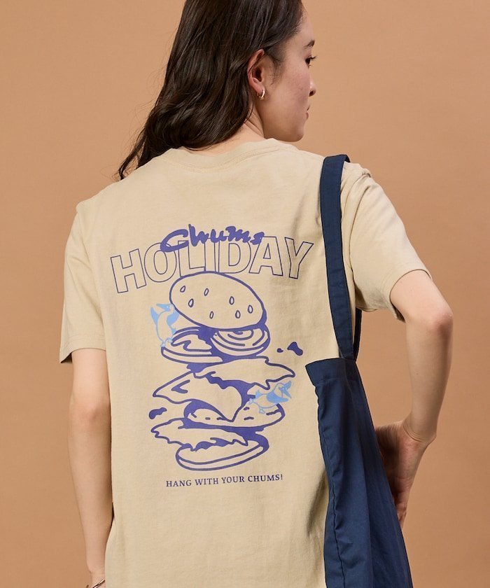 【フリークスストア/FREAK'S STORE】のCHUMS×FREAK S STORE 別注 ブービーバード バックプリント クルーネックTシャツ/バーガーモチーフ 【限定展開】 インテリア・キッズ・メンズ・レディースファッション・服の通販 founy(ファウニー) 　ファッション　Fashion　レディースファッション　Fashion for Women　トップス・カットソー　Cut & Sew Tops　シャツ・ブラウス・オフィスカジュアル　Elegant Blouses & Button-Ups　ロングTシャツ・Tシャツ　Longline T-Shirts & Tees　バッグ　Bags　コレクション　Collection, Seasonal Line　シンプル　Simple, Minimal　トレンド　Trend, Trending Now　定番　Standard, Basic Item　人気　Popular, Best Seller　プリント　Print, Printed Pattern　ベーシック　Basic, Essential　ボトム　Bottoms, Lower Wear　別注　Limited Edition, Custom Order　モチーフ　Motif, Design Theme　ワンポイント　One Point, Statement Accent　S/S・春夏　SS, Spring/Summer, Warm Season　おすすめ　Recommended / Our Picks　夏　Summer　2026年　2026　2026春夏・S/S　Spring/Summer 2026 SS26　ベージュ|ID: prp329100004987809 ipo3291000000037365100