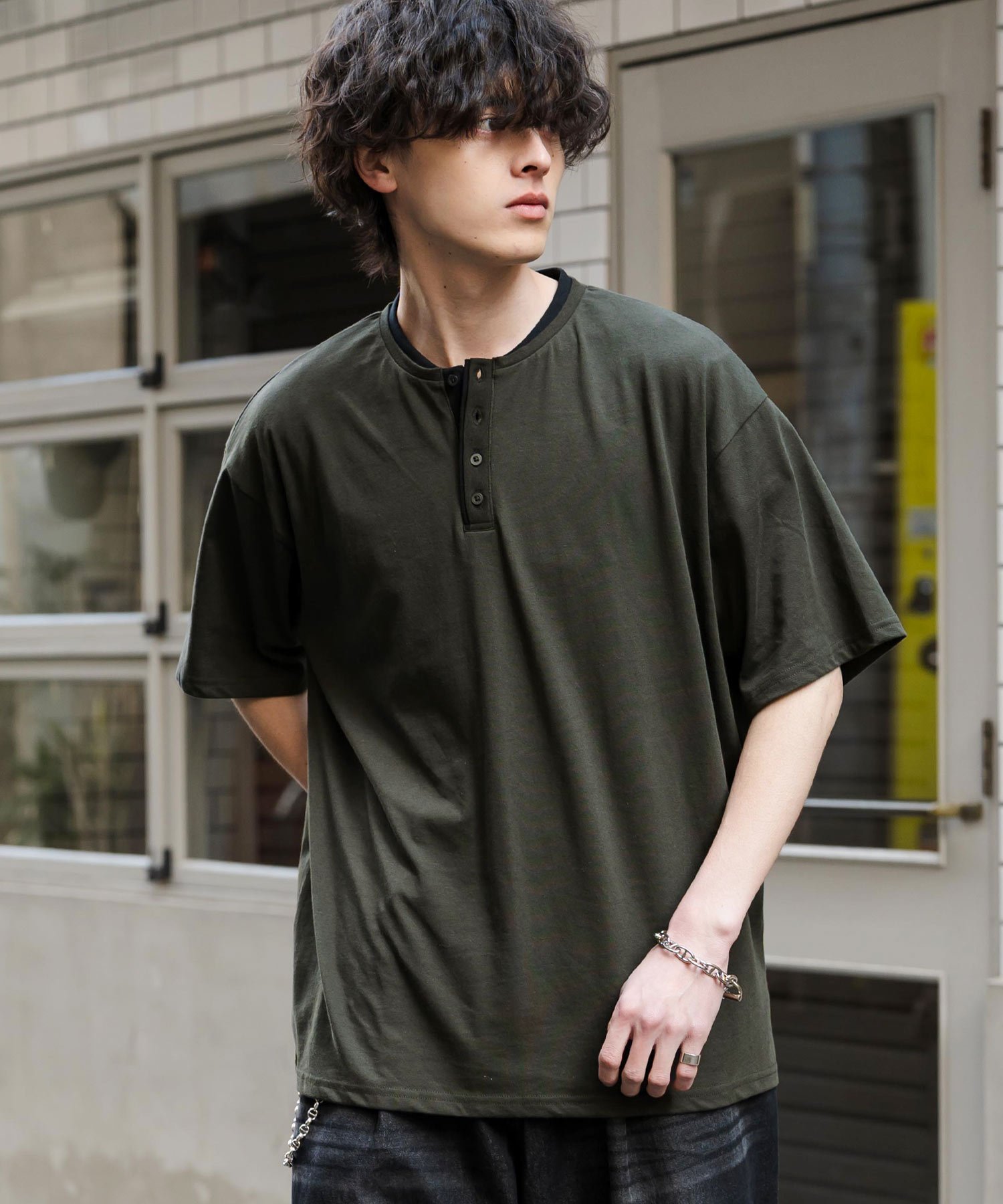【ロッキーモンロー/Rocky Monroe】のオーバーサイズ レイヤードヘンリーネック半袖Tシャツ インテリア・キッズ・メンズ・レディースファッション・服の通販 founy(ファウニー) ファッション Fashion レディースファッション Fashion for Women トップス・カットソー Cut & Sew Tops シャツ・ブラウス・オフィスカジュアル Elegant Blouses & Button-Ups ロングTシャツ・Tシャツ Longline T-Shirts & Tees ショルダー Shoulder, Shoulder Strap デニム Denim, Jeans Material トレンド Trend, Trending Now ドロップ Drop Shoulder, Dropped Style バランス Balance, Style Balance 半袖 Short Sleeve, Half Sleeve リラックス Relax, Relaxed Fit ワイド Wide, Wide Fit 再入荷 Restock / Back in Stock チャコール|ID: prp329100004987815 ipo3291000000037365143