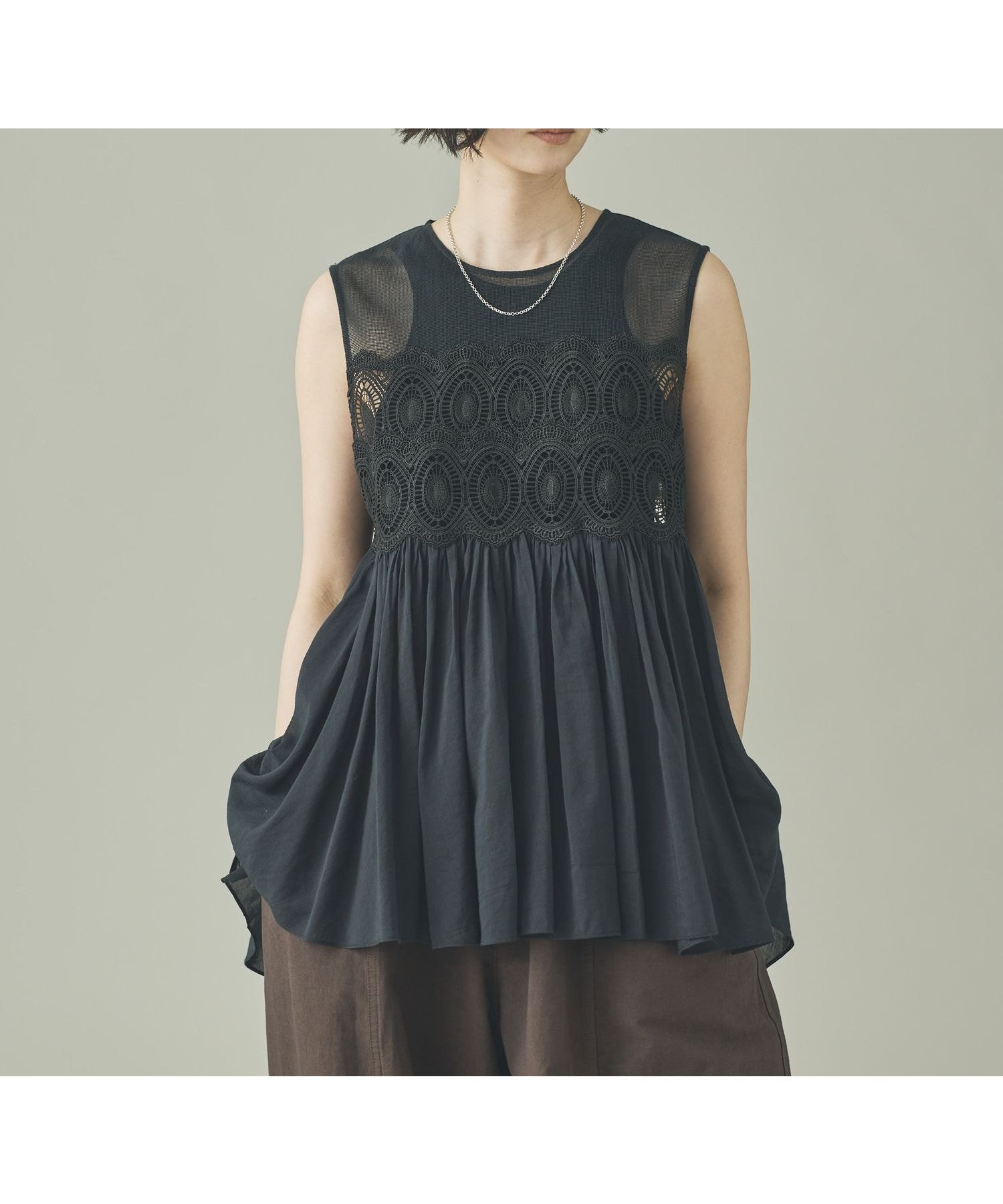 【カレンソロジー/Curensology】のケミカルレースブラウス インテリア・キッズ・メンズ・レディースファッション・服の通販 founy(ファウニー) 　ファッション　Fashion　レディースファッション　Fashion for Women　トップス・カットソー　Cut & Sew Tops　シャツ・ブラウス・オフィスカジュアル　Elegant Blouses & Button-Ups　インド　Indian Textile　エレガント 上品　Elegant　ケミカル　Chemical, Chemical Wash　コンビ　Combo, Combination Style　ノースリーブ　Sleeveless, No-Sleeve　バランス　Balance, Style Balance　レース　Lace, Lace Fabric　夏　Summer　ブラック|ID: prp329100004987871 ipo3291000000037366041