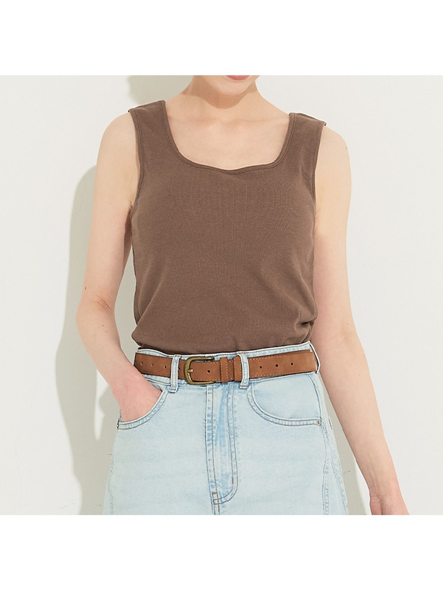 【コカ/COCA】のOUT BRA ベーシックタンクトップ インテリア・キッズ・メンズ・レディースファッション・服の通販 founy(ファウニー) 　ファッション　Fashion　レディースファッション　Fashion for Women　インナー　Innerwear　春　Spring　カーディガン　Cardigan, Knitwear　シンプル　Simple, Minimal　タンク　Tank Top, Sleeveless Top　デニム　Denim, Jeans Material　ノースリーブ　Sleeveless, No-Sleeve　フィット　Fit, Slim Fit　ベーシック　Basic, Essential　ポケット　Pocket, Pocket Detail　無地　Plain, Solid Color　ワイド　Wide, Wide Fit　夏　Summer　2026年　2026　2026春夏・S/S　Spring/Summer 2026 SS26　Brown|ID: prp329100004987879 ipo3291000000037366105