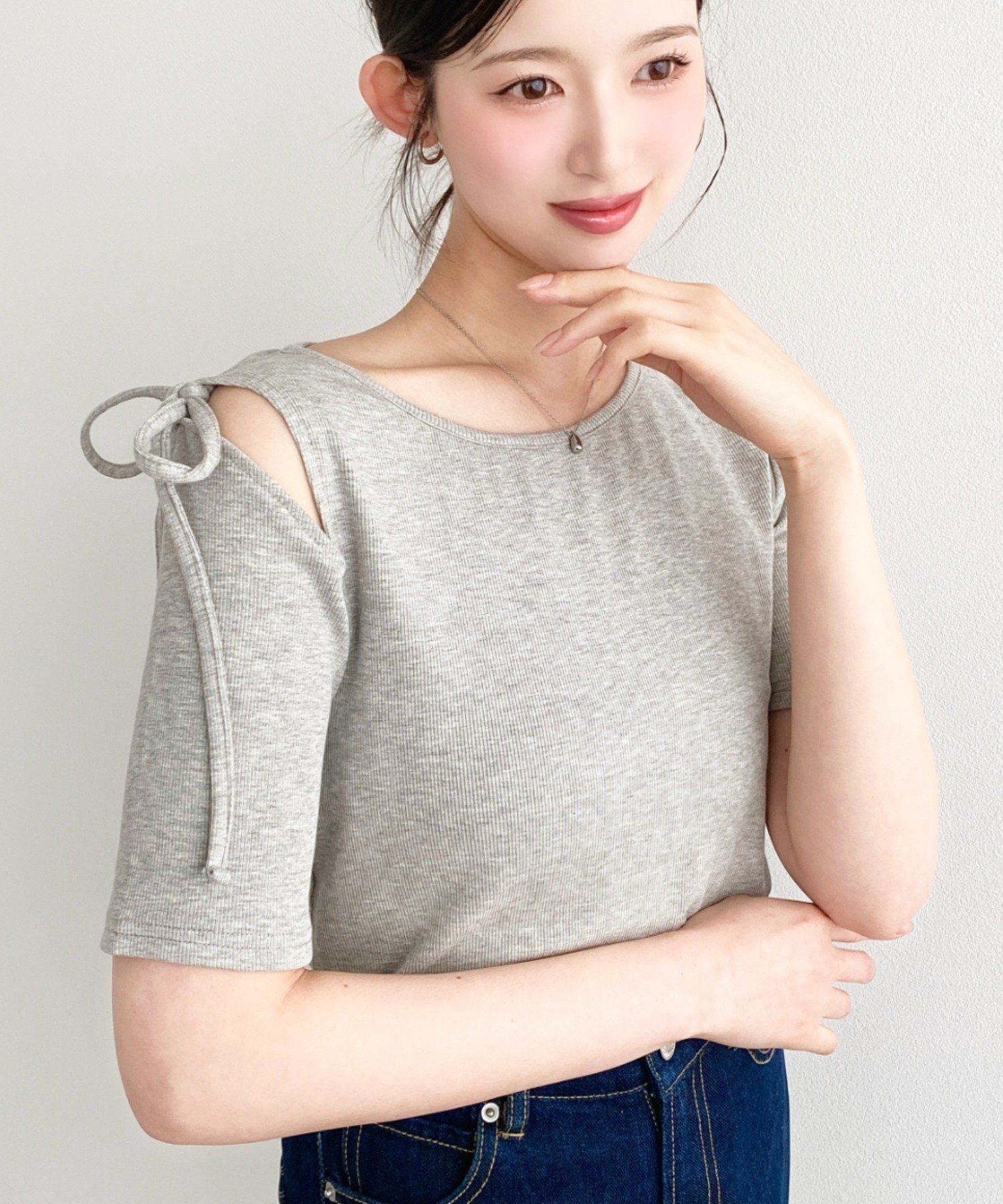 【モーメントプラス/moment+ / MEN】の肩スリットリボン半袖トップス インテリア・キッズ・メンズ・レディースファッション・服の通販 founy(ファウニー) 　ファッション　Fashion　メンズファッション　Fashion for Men　トップス・カットソー　Cut & Sew Tops　インナー　Innerwear　カットソー　Cut and Sewn Top　キャミワンピース　Cami Dress, Slip Dress　コンパクト　Compact, Small Size　シンプル　Simple, Minimal　ストレッチ　Stretch, Stretchy Fabric　スニーカー　Sneakers, Trainers　スラックス　Slacks, Dress Pants　スリット　Slit, Slit Detail　デコルテ　Décolleté, Neckline　トレンド　Trend, Trending Now　定番　Standard, Basic Item　ネックレス　Necklace, Pendant Necklace　フィット　Fit, Slim Fit　フレア　Flare, Flared　ベーシック　Basic, Essential　ボトム　Bottoms, Lower Wear　半袖　Short Sleeve, Half Sleeve　リボン　Ribbon, Bow　リラックス　Relax, Relaxed Fit　ワイド　Wide, Wide Fit　再入荷　Restock / Back in Stock　プチプライス・低価格　Affordable / Budget Price　杢グレー|ID: prp329100004987903 ipo3291000000037366366