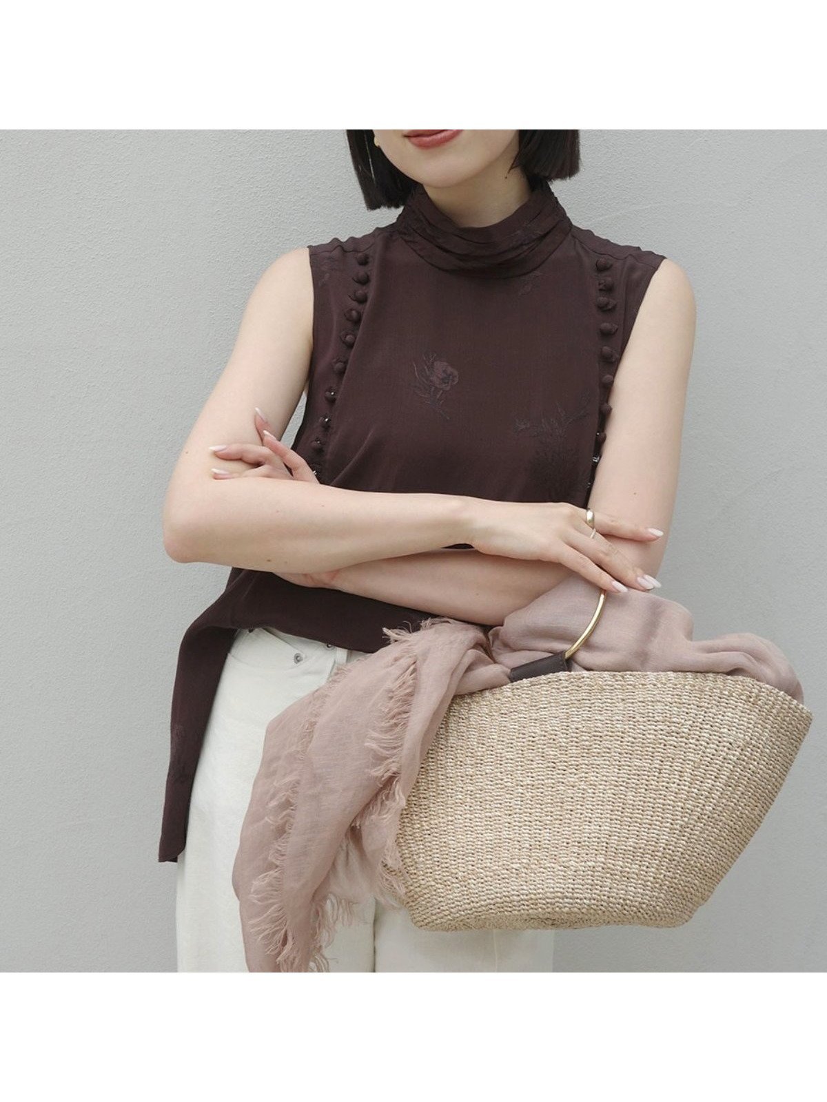 【アニュアンス/anuans】のブーケジャカードブラウス インテリア・キッズ・メンズ・レディースファッション・服の通販 founy(ファウニー) 　ファッション　Fashion　レディースファッション　Fashion for Women　トップス・カットソー　Cut & Sew Tops　シャツ・ブラウス・オフィスカジュアル　Elegant Blouses & Button-Ups　おすすめ　Recommended / Our Picks　ギャザー　Gathered, Ruffled　クラシカル　Classical, Vintage-Inspired　シンプル　Simple, Minimal　スリット　Slit, Slit Detail　セットアップ　Set-Up, Coordinated Outfit　ノースリーブ　Sleeveless, No-Sleeve　フロント　Front, Front Design　ボタニカル　Botanical, Floral Pattern　モチーフ　Motif, Design Theme　ラグジュアリー　Luxury, Elegant　ヴィンテージ　Vintage Style　BROWN|ID: prp329100004987910 ipo3291000000037366451
