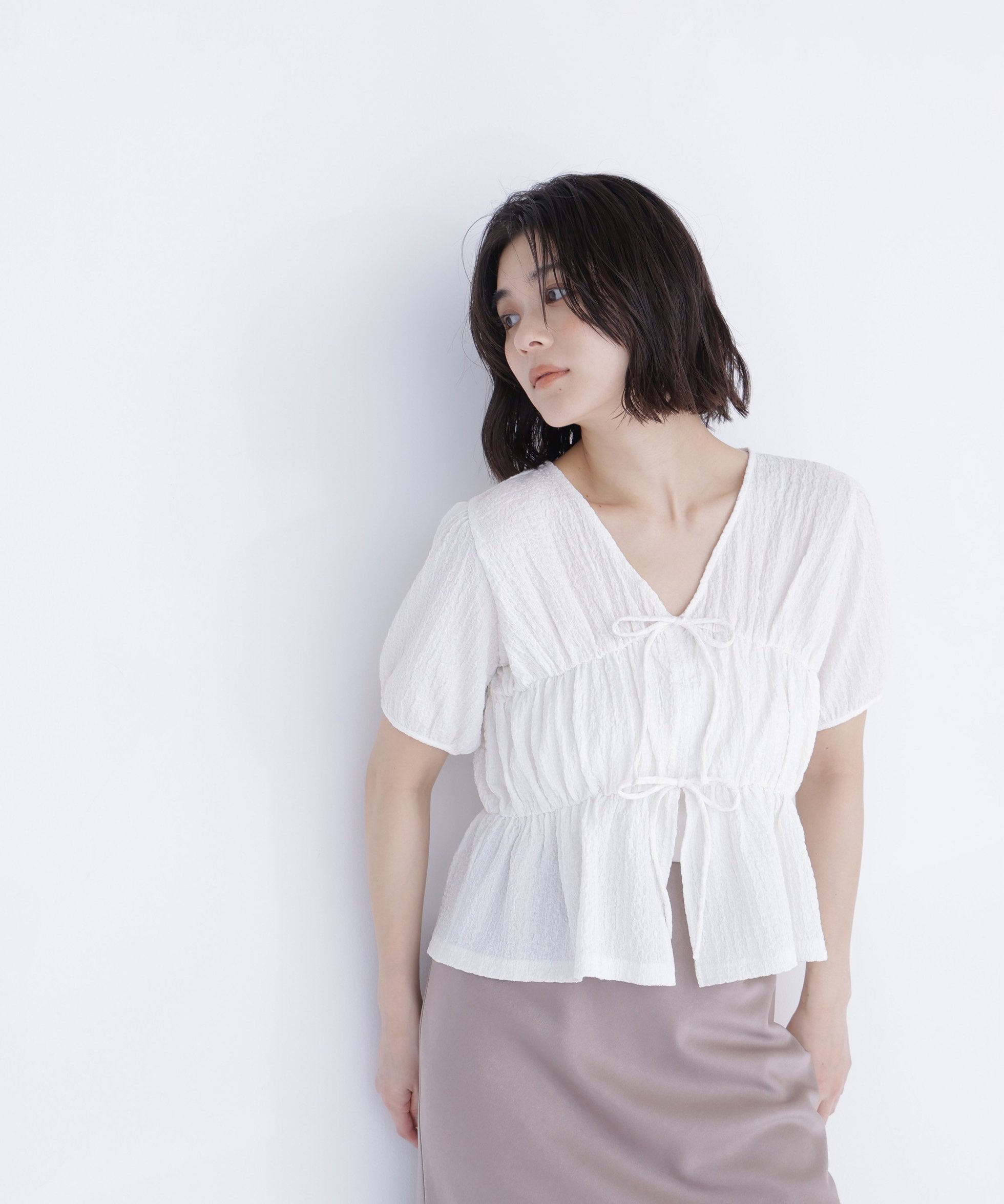 【ナチュラル ビューティー ベーシック/NATURAL BEAUTY BASIC】のフロントリボンシュリンクカットソー インテリア・キッズ・メンズ・レディースファッション・服の通販 founy(ファウニー) 　ファッション　Fashion　レディースファッション　Fashion for Women　トップス・カットソー　Cut & Sew Tops　カットソー・ベーシックTシャツ　Cut-and-Sewn Tops / Stretch Tees & Basics　カットソー　Cut and Sewn Top　ダブル　Double, Double-Breasted　フロント　Front, Front Design　リボン　Ribbon, Bow　オフホワイト1|ID: prp329100004987919 ipo3291000000037366560