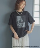 【スタディオ クリップ/studio CLIP】のLIFE フォトグラフィックTシャツ 大人の最旬トレンドファッション＆コーディネート founy(ファウニー) ファッション Fashion レディースファッション Fashion for Women トップス・カットソー Cut & Sew Tops シャツ・ブラウス・オフィスカジュアル Elegant Blouses & Button-Ups ロングTシャツ・Tシャツ Longline T-Shirts & Tees インナー Innerwear カットソー Cut and Sewn Top グラフィック Graphic, Graphic Design サロペット Overalls, Salopette シンプル Simple, Minimal ジャケット Jacket, Outerwear 雑誌 Magazine, Fashion Magazine デニム Denim, Jeans Material 定番 Standard, Basic Item プリント Print, Printed Pattern ベーシック Basic, Essential おすすめ Recommended / Our Picks 夏 Summer thumbnail ブラック19|ID: prp329100004987943 ipo3291000000037366744