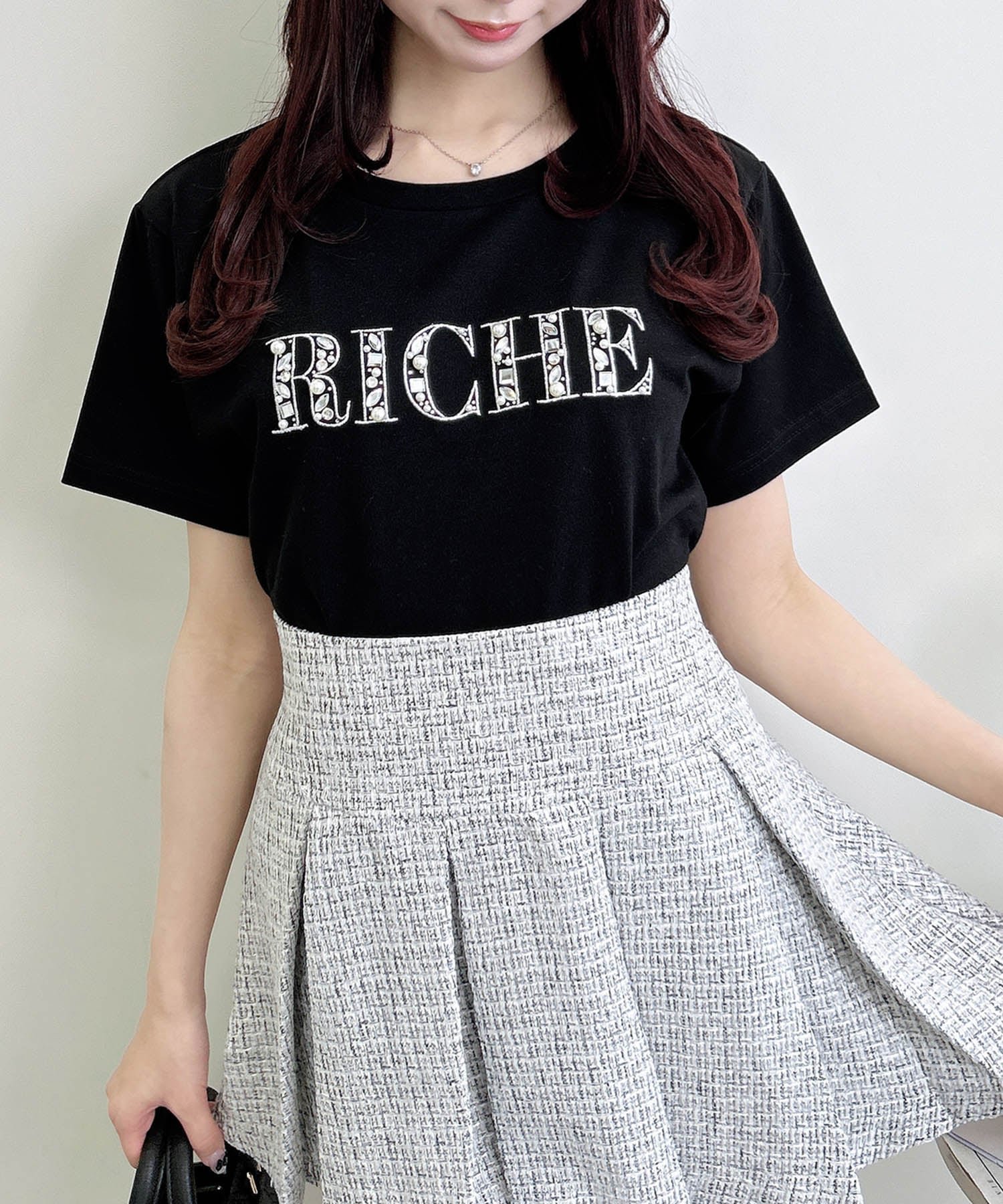 【イング/INGNI】のビジューロゴT インテリア・キッズ・メンズ・レディースファッション・服の通販 founy(ファウニー) 　ファッション　Fashion　レディースファッション　Fashion for Women　ガーリー　Girly, Feminine Style　スマホ　Smartphone, Mobile Device　トレンド　Trend, Trending Now　定番　Standard, Basic Item　ビジュー　Bijou, Jewel-like Accent　ブルゾン　Blouson, Bomber Jacket　ベーシック　Basic, Essential　ボトム　Bottoms, Lower Wear　ロング　Long, Long-Length　おすすめ　Recommended / Our Picks　クロ|ID: prp329100004987950 ipo3291000000037366797