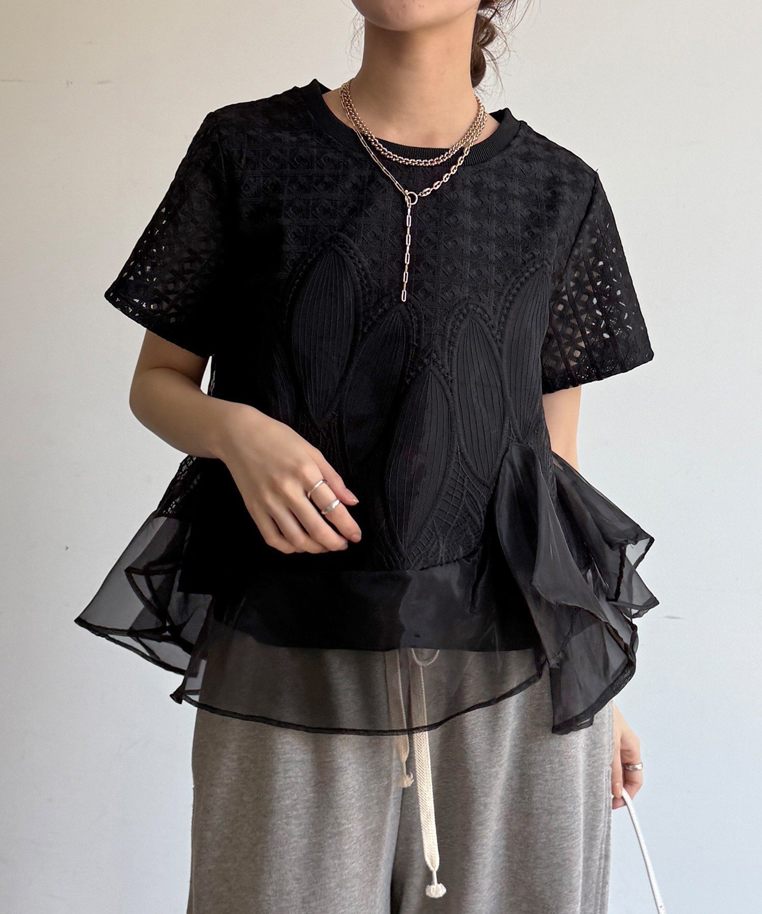【ドゥドゥ/DouDou】の【WEB限定】レース×オーガンジーフリルプルオーバー インテリア・キッズ・メンズ・レディースファッション・服の通販 founy(ファウニー) 　ファッション　Fashion　レディースファッション　Fashion for Women　トップス・カットソー　Cut & Sew Tops　カジュアルプルオーバー・ニットトップス　Pullovers & Knit Tops / Casual Pullovers　アシンメトリー　Asymmetrical Style　シンプル　Simple, Minimal　スマート　Smart, Elegant　フリル　Frill, Ruffle　レース　Lace, Lace Fabric　S/S・春夏　SS, Spring/Summer, Warm Season　再入荷　Restock / Back in Stock　夏　Summer　2026年　2026　2026春夏・S/S　Spring/Summer 2026 SS26　ブラック|ID: prp329100004987955 ipo3291000000037366822