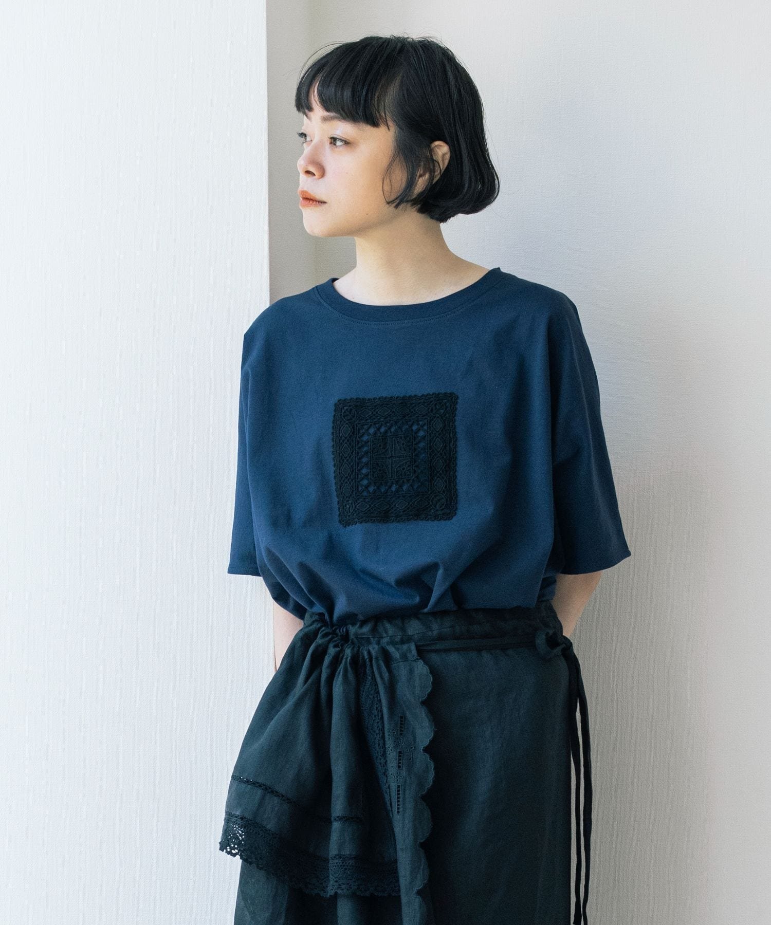 【スタディオ クリップ/studio CLIP】の《natural by clip》アソートモチーフレースTシャツ インテリア・キッズ・メンズ・レディースファッション・服の通販 founy(ファウニー) 　ファッション　Fashion　レディースファッション　Fashion for Women　トップス・カットソー　Cut & Sew Tops　シャツ・ブラウス・オフィスカジュアル　Elegant Blouses & Button-Ups　ロングTシャツ・Tシャツ　Longline T-Shirts & Tees　ラウンド　Round, Round Neck　リラックス　Relax, Relaxed Fit　レース　Lace, Lace Fabric　無地　Plain, Solid Color　ネイビー(mini)|ID: prp329100004987956 ipo3291000000037366824
