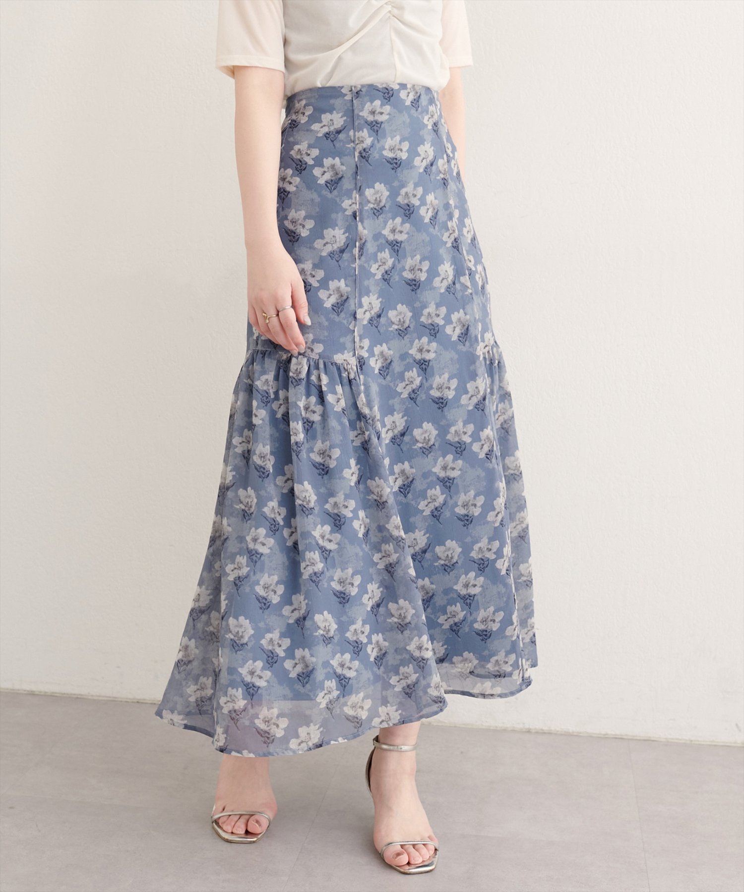 【ナチュラルクチュール/natural couture】のフラワーマーメイドギャザースカート インテリア・キッズ・メンズ・レディースファッション・服の通販 founy(ファウニー) 　ファッション　Fashion　レディースファッション　Fashion for Women　スカート　Skirts　ギャザー　Gathered, Ruffled　サンダル　Sandals, Summer Shoes　シンプル　Simple, Minimal　スニーカー　Sneakers, Trainers　ダウン　Down, Puffer　フェミニン　Feminine, Girly　フラワー　Flower, Floral　プリント　Print, Printed Pattern　ポケット　Pocket, Pocket Detail　マーメイド　Mermaid, Fishtail Silhouette　楽ちん　Easy Fit, Comfortable　再入荷　Restock / Back in Stock　おすすめ　Recommended / Our Picks　エレガント 上品　Elegant　2026年　2026　2026春夏・S/S　Spring/Summer 2026 SS26　ブルー系その他|ID: prp329100004987990 ipo3291000000037367067