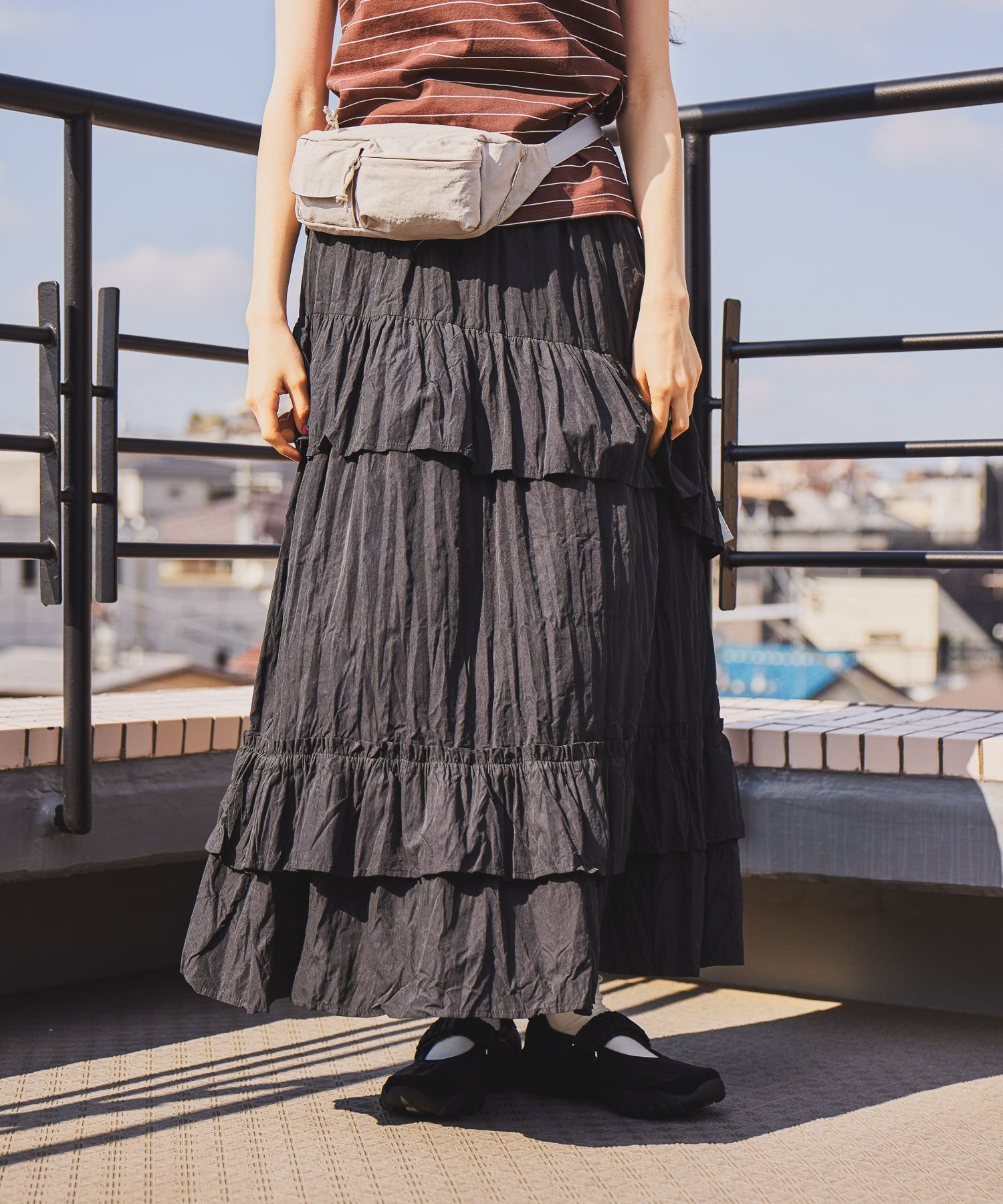 【ニコアンド/niko and】のワッシャーティアードスカート インテリア・キッズ・メンズ・レディースファッション・服の通販 founy(ファウニー) 　ファッション　Fashion　レディースファッション　Fashion for Women　スカート　Skirts　ティアードスカート　Tiered Skirts　おすすめ　Recommended / Our Picks　ガーリー　Girly, Feminine Style　ギャザー　Gathered, Ruffled　サンダル　Sandals, Summer Shoes　スニーカー　Sneakers, Trainers　ティアードスカート　Tiered Skirt, Flounced Skirt　パーカー　Hoodie, Parka　フリル　Frill, Ruffle　ベーシック　Basic, Essential　ポケット　Pocket, Pocket Detail　ロング　Long, Long-Length　ワッシャー　Washer, Crinkled Finish　軽量　Lightweight, Ultra Light　ブラック|ID: prp329100004988008 ipo3291000000037367160