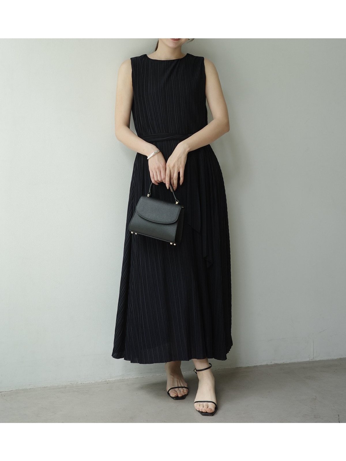 【アニュアンス/anuans】のランダムプリーツシアーロングワンピース インテリア・キッズ・メンズ・レディースファッション・服の通販 founy(ファウニー) 　ファッション　Fashion　レディースファッション　Fashion for Women　ワンピース　Dresses　エアリー　Airy Texture　シンプル　Simple, Minimal　スカーフ　Scarf, Neckwear　プリーツ　Pleats, Pleated　ランダム　Random, Irregular　リゾート　Resort, Vacation Style　リボン　Ribbon, Bow　リラックス　Relax, Relaxed Fit　おすすめ　Recommended / Our Picks　NAVY|ID: prp329100004988056 ipo3291000000037367329