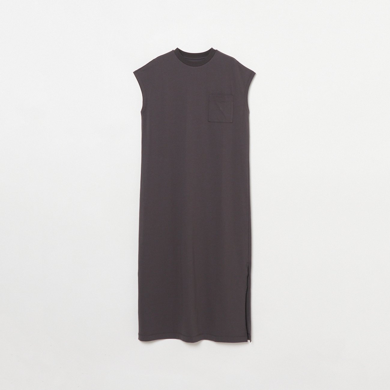【エリオポール/heliopole】のRELAXED POCKET MAXI DRESS 大人の最旬トレンドファッション＆コーディネート founy(ファウニー) 　ファッション　Fashion　レディースファッション　Fashion for Women　ワンピース　Dresses　フォーマル・パーティードレス・結婚式用ドレス　Elegant & Casual Dresses　マキシ丈ワンピース・ロングドレス　Maxi Dresses / Long One-Pieces　サンダル　Sandals, Summer Shoes　ストレート　Straight, Straight Cut　スニーカー　Sneakers, Trainers　スリット　Slit, Slit Detail　スリーブ　Sleeve, Long Sleeve / Short Sleeve　ドレス　Dress, One-Piece　フレンチ　French, French Style　マキシ　Maxi, Full Length　リラックス　Relax, Relaxed Fit　旅行　Travel　 other-1|ID: prp329100004988074 ipo3291000000037367409