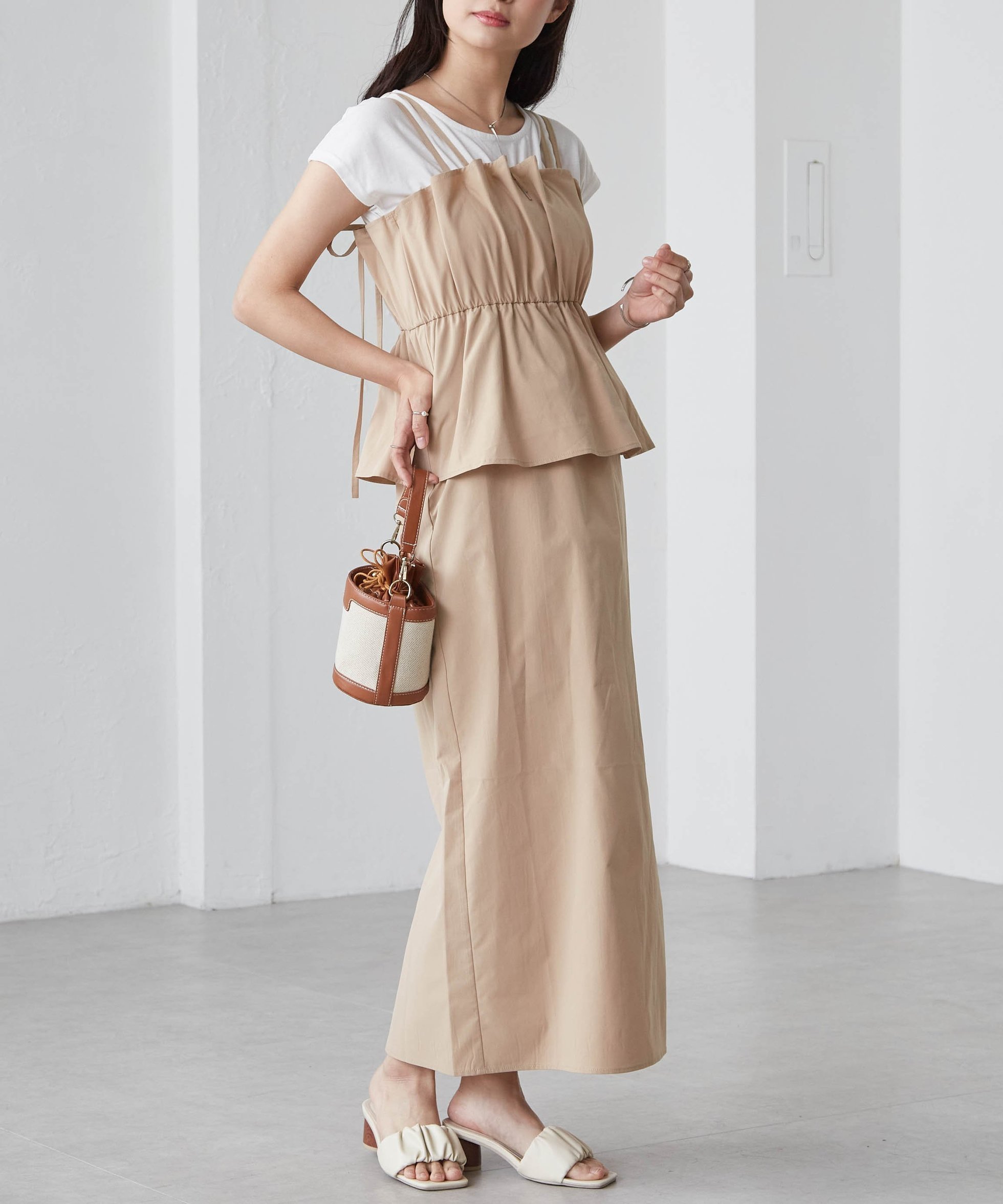 【ラナン/Ranan】のRanan/Wストラップドッキングワンピース インテリア・キッズ・メンズ・レディースファッション・服の通販 founy(ファウニー) 　ファッション　Fashion　レディースファッション　Fashion for Women　ワンピース　Dresses　カットソー　Cut and Sewn Top　ギャザー　Gathered, Ruffled　切替　Switching, Contrast Panel　スリーブ　Sleeve, Long Sleeve / Short Sleeve　セットアップ　Set-Up, Coordinated Outfit　トレンド　Trend, Trending Now　ドッキング　Docking, Mixed Material　ビスチェ　Bustier, Corset Top　フェミニン　Feminine, Girly　フレンチ　French, French Style　ペプラム　Peplum, Flared Hem　ポケット　Pocket, Pocket Detail　羽織　Haori, Light Jacket　リボン　Ribbon, Bow　ロング　Long, Long-Length　再入荷　Restock / Back in Stock　おすすめ　Recommended / Our Picks　旅行　Travel　ビジネス 仕事 通勤　Business / Work / Commuting　オフ/ベージュ|ID: prp329100004988087 ipo3291000000037367602