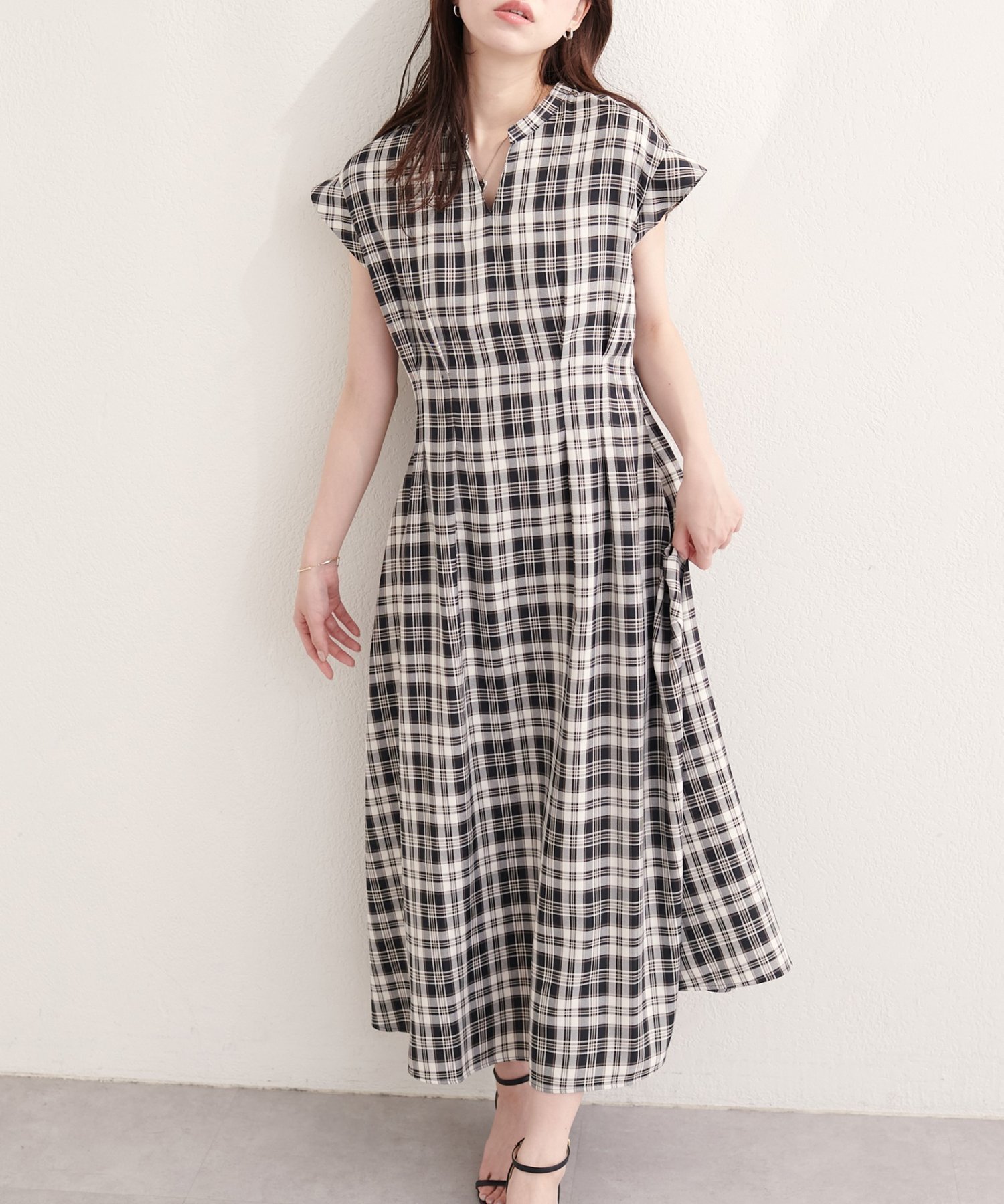 【ナチュラルクチュール/natural couture】のフロントタックスキッパーワンピース インテリア・キッズ・メンズ・レディースファッション・服の通販 founy(ファウニー) 　ファッション　Fashion　レディースファッション　Fashion for Women　ワンピース　Dresses　アクセサリー　Fashion Accessories　サンダル　Sandals, Summer Shoes　シンプル　Simple, Minimal　スキッパー　Skipper, Open Collar　スニーカー　Sneakers, Trainers　スリーブ　Sleeve, Long Sleeve / Short Sleeve　チュニック　Tunic, Long Top　デコルテ　Décolleté, Neckline　ネックレス　Necklace, Pendant Necklace　フレンチ　French, French Style　フロント　Front, Front Design　ポケット　Pocket, Pocket Detail　レギンス　Leggings, Stretch Pants　ワンポイント　One Point, Statement Accent　再入荷　Restock / Back in Stock　エレガント 上品　Elegant　2026年　2026　2026春夏・S/S　Spring/Summer 2026 SS26　その他3|ID: prp329100004988097 ipo3291000000037367666