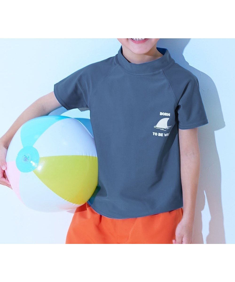 【デビロック/devirock / KIDS】のUVカット Tシャツ型 半袖ラッシュガード 半袖ラッシュガード 水着 大人の最旬トレンドファッション＆コーディネート founy(ファウニー) 　ファッション　Fashion　キッズファッション　Fashion for Kids　ストレッチ　Stretch, Stretchy Fabric　タオル　Towel, Bath Towel　フィット　Fit, Slim Fit　プリント　Print, Printed Pattern　半袖　Short Sleeve, Half Sleeve　水着　Swimsuit, Swimwear　おすすめ　Recommended / Our Picks　夏　Summer　 other-1|ID: prp329100004988231 ipo3291000000037368697