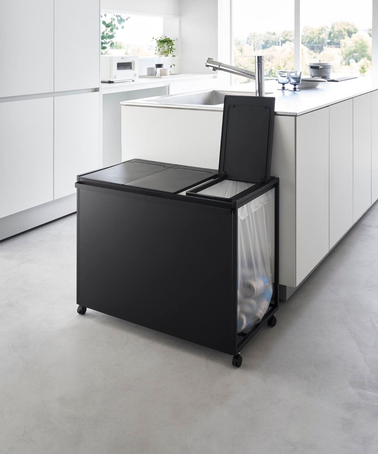 【その他のブランド/Other】のtower(タワー)蓋付き目隠し分別ダストワゴン タワー 45L 3分別 インテリア・キッズ・メンズ・レディースファッション・服の通販 founy(ファウニー) 　ファッション　Fashion　メンズファッション　Fashion for Men　シンプル　Simple, Minimal　スタイリッシュ　Stylish, Fashionable　タオル　Towel, Bath Towel　プレート　Plate, Dish　ボックス　Boxy, Box Shape　モノトーン　Monotone, Black and White　ブラック|ID: prp329100004988554 ipo3291000000037370731