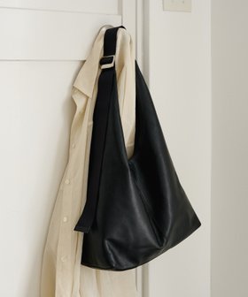 【ラシット/russet】のレザーホーボーバッグ L 大人の最旬トレンドファッション＆コーディネート founy(ファウニー) ファッション Fashion レディースファッション Fashion for Women ショルダー Shoulder, Shoulder Strap シンプル Simple, Minimal フォルム Silhouette, Form ベーシック Basic, Essential ポケット Pocket, Pocket Detail マグネット Magnet, Magnetic Closure おすすめ Recommended / Our Picks 日本製 Made In Japan エレガント 上品 Elegant ビジネス 仕事 通勤 Business / Work / Commuting |ID:prp329100004988581