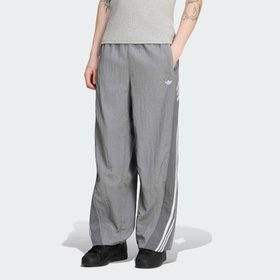 【アディダス/adidas / MEN】の【公式】アディダス adidas 返品可 ADILENIUM シーズン 5 トラックパンツ 大人の最旬トレンドファッション＆コーディネート founy(ファウニー) ファッション Fashion メンズファッション Fashion for Men ボトムス Bottoms スタイリッシュ Stylish, Fashionable リラックス Relax, Relaxed Fit 定番 Standard, Basic Item |ID:prp329100004988639