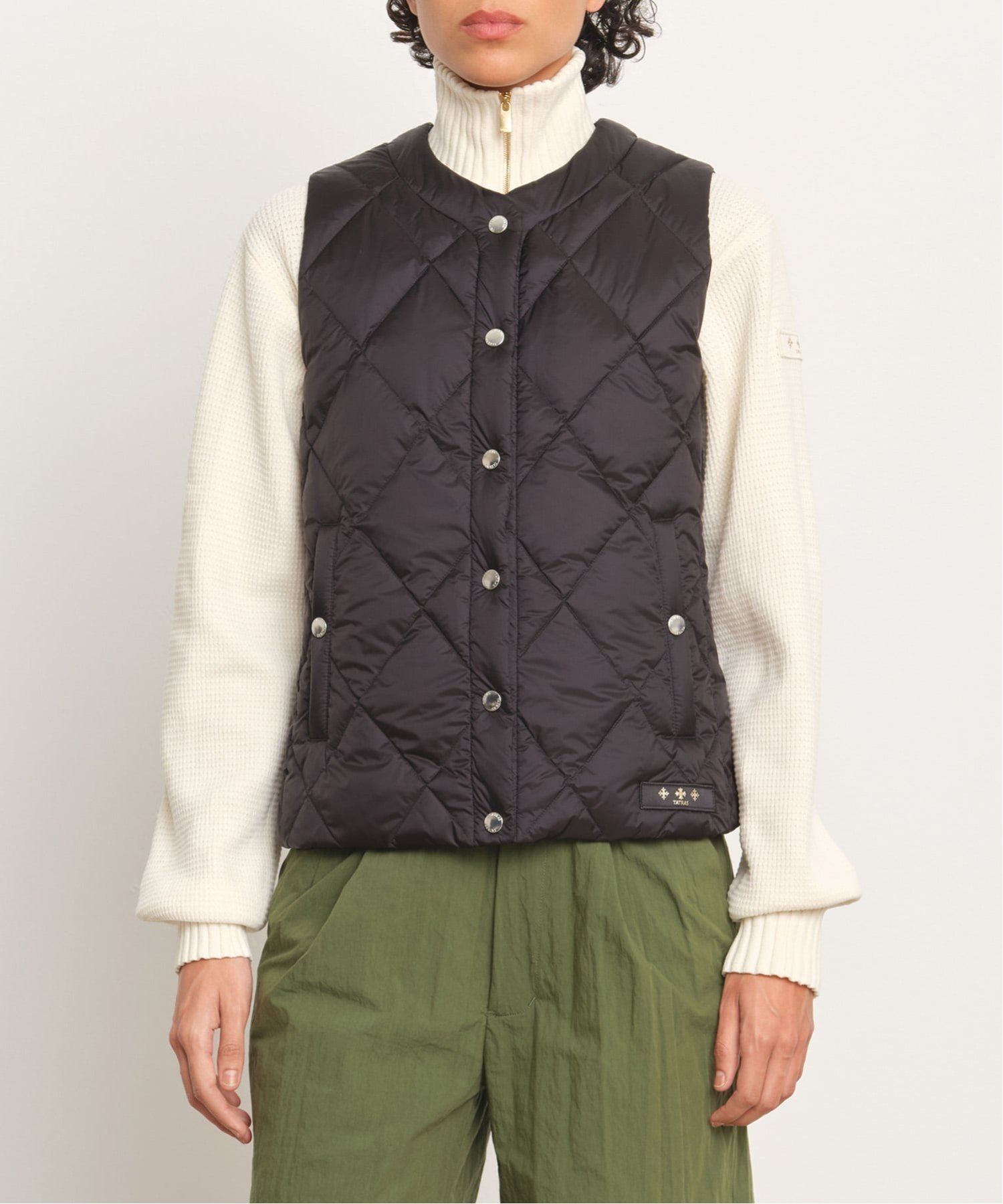 【タトラス コンセプトストア/TATRAS CONCEPT STORE】の【TATRAS 直営店】 KAVALA カバラ / ライトダウンベスト 大人の最旬トレンドファッション＆コーディネート founy(ファウニー) 　ファッション　Fashion　レディースファッション　Fashion for Women　アウター　Coat / Outerwear Collection　トップス・カットソー　Cut & Sew Tops　ベスト&ジレ / 重ね着スタイル　Vests & Gilets　イタリア　Italy　インナー　Innerwear　コンパクト　Compact, Small Size　シンプル　Simple, Minimal　タフタ　Taffeta, Structured Fabric　ダウン　Down, Puffer　おすすめ　Recommended / Our Picks　 other-1|ID: prp329100004988730 ipo3291000000037371761
