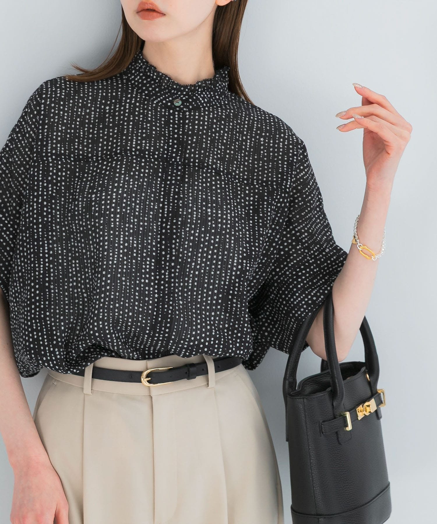 【アーバンリサーチ ロッソ/URBAN RESEARCH ROSSO】の『WEB/一部店舗限定』ウォッシャブルドットフリルネックブラウス インテリア・キッズ・メンズ・レディースファッション・服の通販 founy(ファウニー) 　ファッション　Fashion　レディースファッション　Fashion for Women　トップス・カットソー　Cut & Sew Tops　シャツ・ブラウス・オフィスカジュアル　Elegant Blouses & Button-Ups　ウォッシャブル　Machine Washable　カフス　Cuff Design　ストライプ　Stripe, Striped Pattern　ドット　Polka Dot, Dot Pattern　バランス　Balance, Style Balance　ランダム　Random, Irregular　S/S・春夏　SS, Spring/Summer, Warm Season　夏　Summer　2026年　2026　2026春夏・S/S　Spring/Summer 2026 SS26　ブラック|ID: prp329100004989424 ipo3291000000037373178