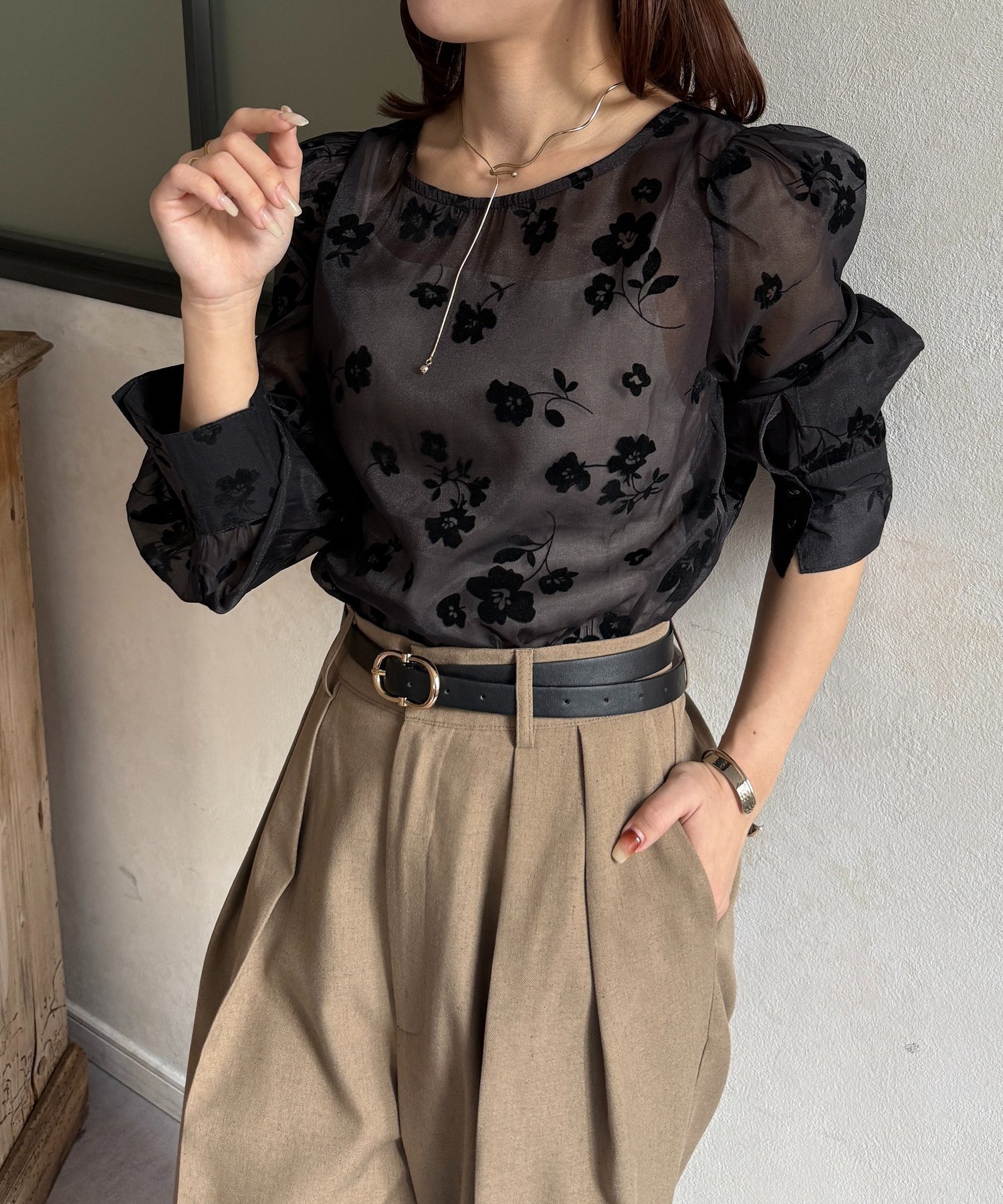 【ゼヴォン/Thevon】の花柄オーガンジーブラウス インテリア・キッズ・メンズ・レディースファッション・服の通販 founy(ファウニー) 　ファッション　Fashion　レディースファッション　Fashion for Women　トップス・カットソー　Cut & Sew Tops　シャツ・ブラウス・オフィスカジュアル　Elegant Blouses & Button-Ups　花柄・フラワープリント・モチーフ　Floral Prints & Motifs / Flower Pattern Tops　アクセサリー　Fashion Accessories　オーガンジー　Organza Fabric　ダウン　Down, Puffer　デニム　Denim, Jeans Material　再入荷　Restock / Back in Stock　おすすめ　Recommended / Our Picks　エレガント 上品　Elegant　2026年　2026　2026春夏・S/S　Spring/Summer 2026 SS26　ブラック|ID: prp329100004989447 ipo3291000000037373381