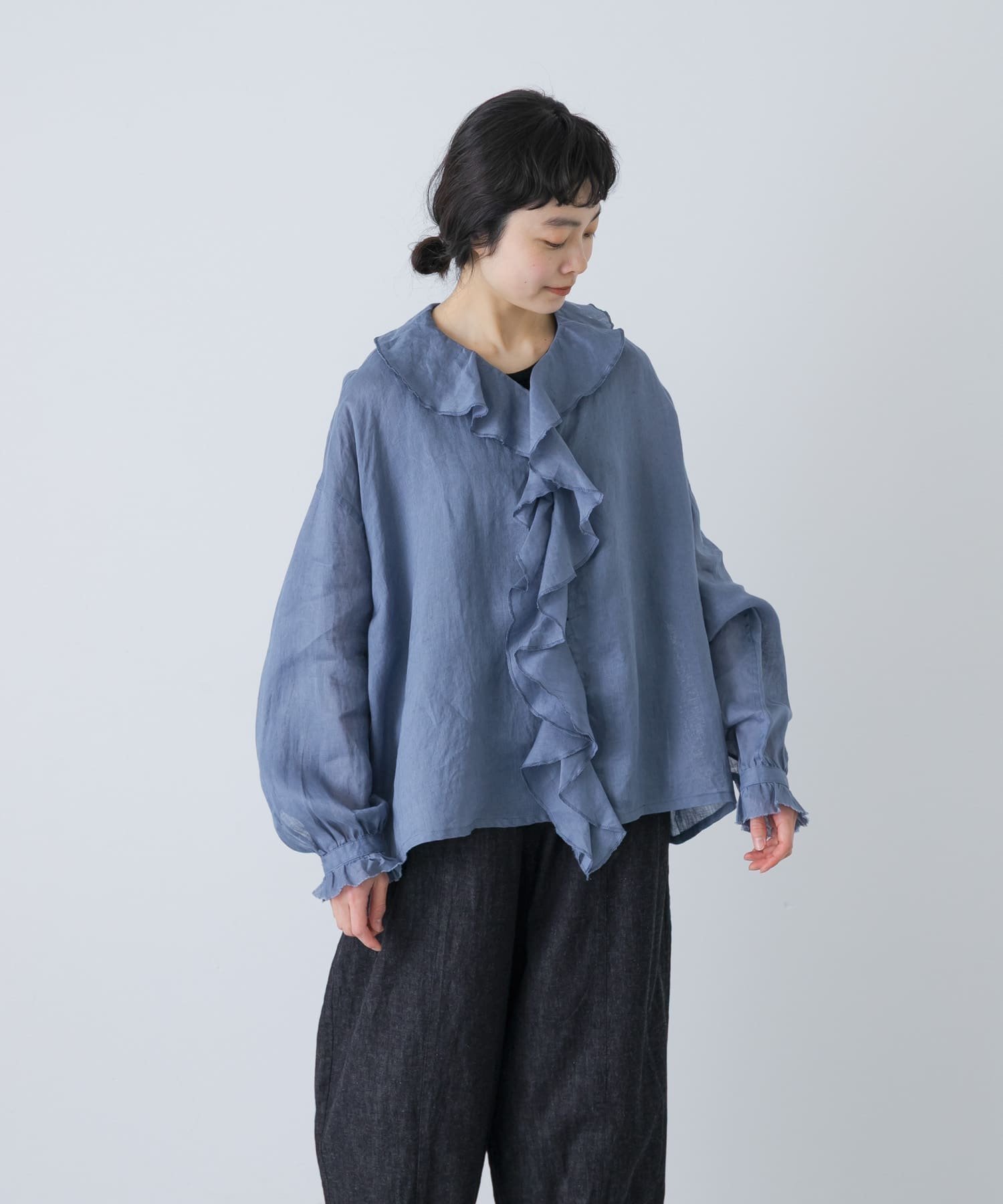 【かぐれ/kagure / URBAN RESEARCH】のライトリネンフリルカラーシャツ インテリア・キッズ・メンズ・レディースファッション・服の通販 founy(ファウニー) 　ファッション　Fashion　レディースファッション　Fashion for Women　トップス・カットソー　Cut & Sew Tops　シャツ・ブラウス・オフィスカジュアル　Elegant Blouses & Button-Ups　ジャケット　Jacket, Outerwear　フリル　Frill, Ruffle　フレンチ　French, French Style　リネン　Linen, Linen Fabric　S/S・春夏　SS, Spring/Summer, Warm Season　夏　Summer　エレガント 上品　Elegant　2026年　2026　2026春夏・S/S　Spring/Summer 2026 SS26　ブルー|ID: prp329100004989459 ipo3291000000037373454