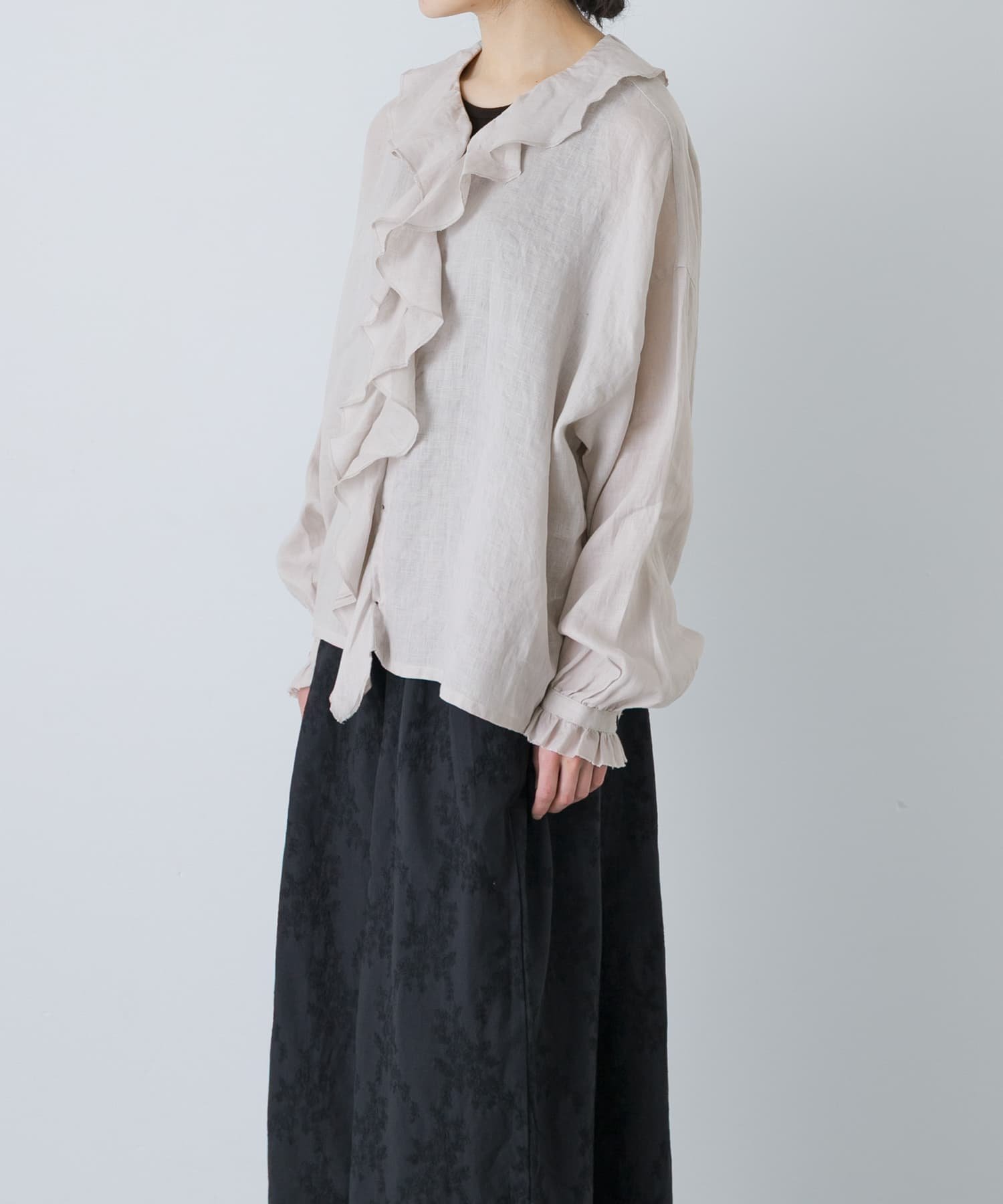 【かぐれ/kagure / URBAN RESEARCH】のライトリネンフリルカラーシャツ インテリア・キッズ・メンズ・レディースファッション・服の通販 founy(ファウニー) 　ファッション　Fashion　レディースファッション　Fashion for Women　トップス・カットソー　Cut & Sew Tops　シャツ・ブラウス・オフィスカジュアル　Elegant Blouses & Button-Ups　ジャケット　Jacket, Outerwear　フリル　Frill, Ruffle　フレンチ　French, French Style　リネン　Linen, Linen Fabric　S/S・春夏　SS, Spring/Summer, Warm Season　夏　Summer　エレガント 上品　Elegant　2026年　2026　2026春夏・S/S　Spring/Summer 2026 SS26　ライトグレー|ID: prp329100004989459 ipo3291000000037373456